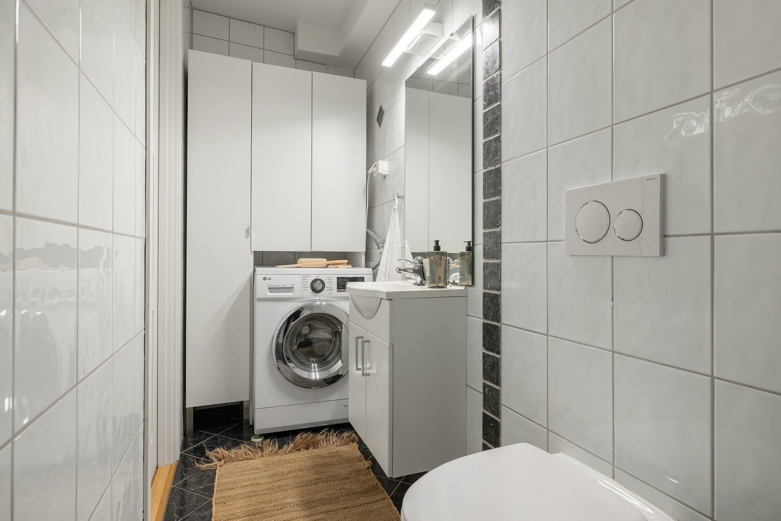 Badet ble pusset opp i 2007 i forbindelse med seksjonering av bygget, og er svært godt utformet. Galleribilde