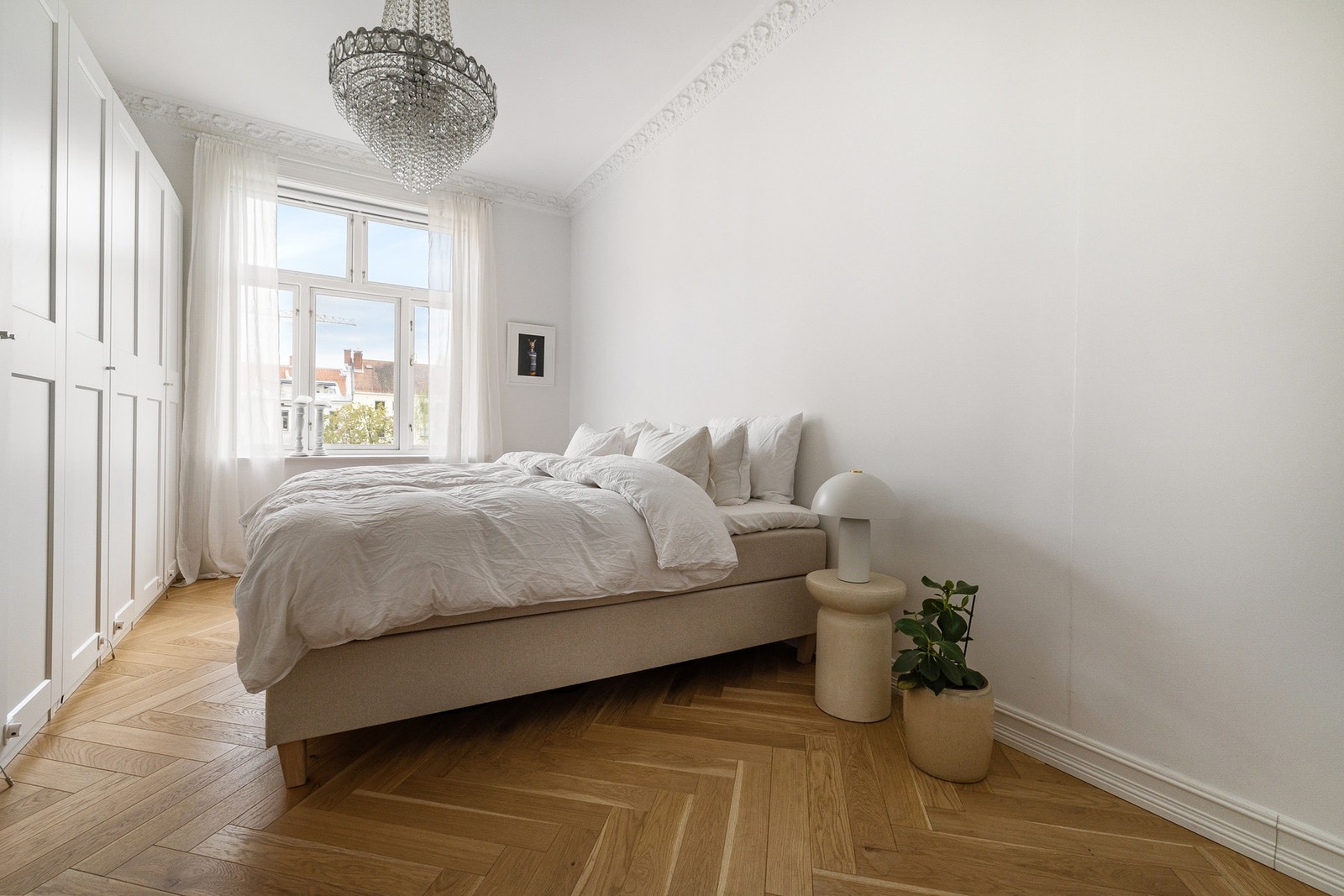 Master soverom vender mot stille og rolig bakgård. Galleribilde