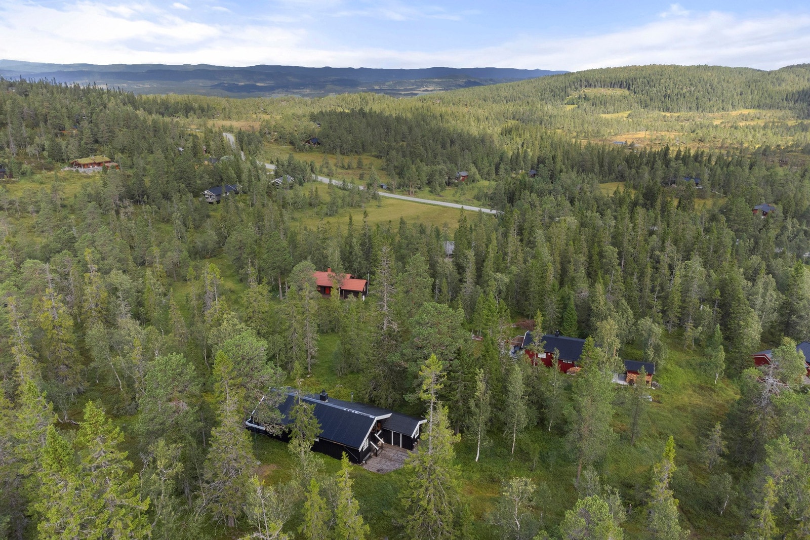 Henningvola er kjent for sitt flotte og velpreparerte løypenett for langrenn. Lysløype og skitrekk for barn ved skihytta! Galleribilde
