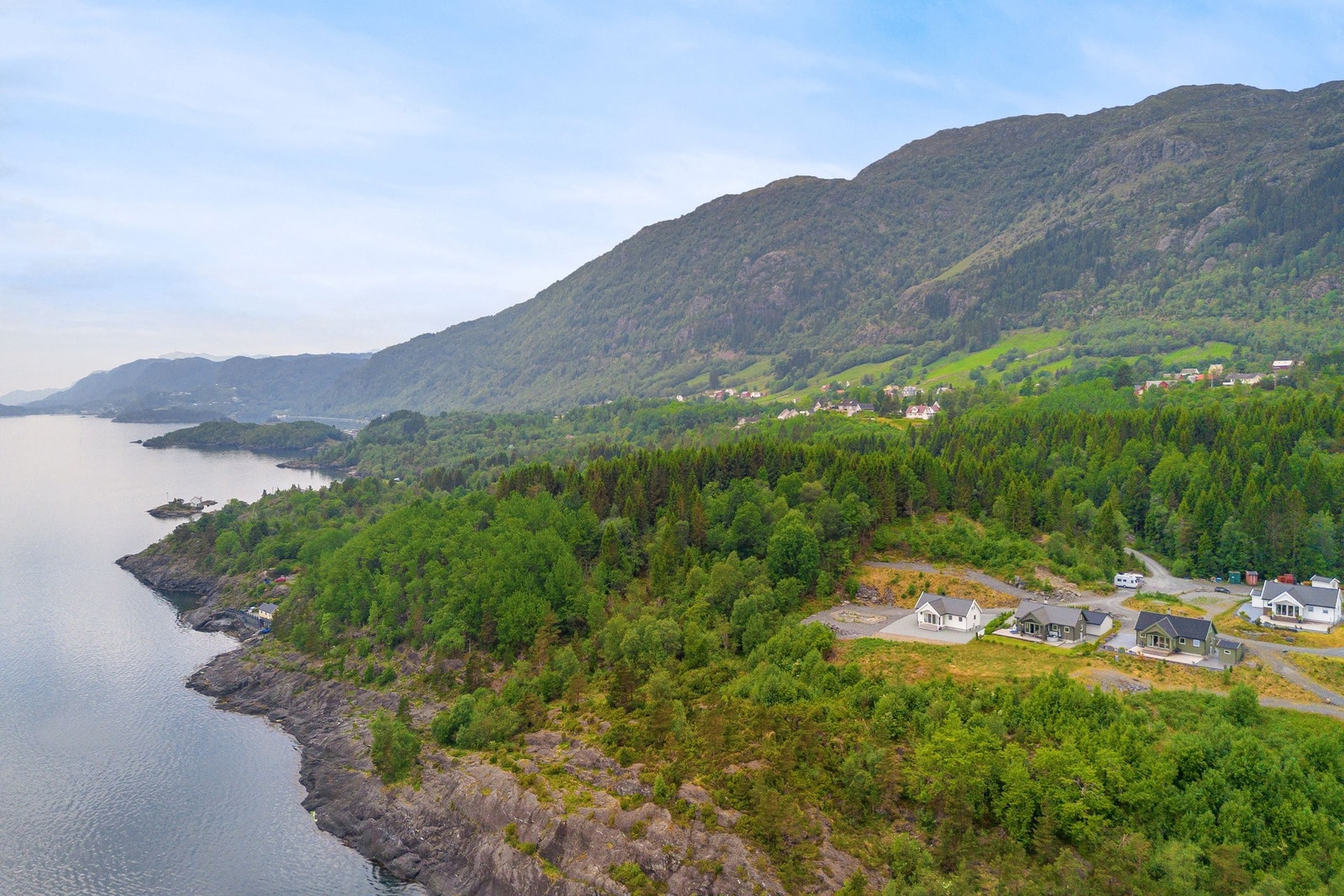 5 min gange til sjø med fiske og bade muligheter Galleribilde