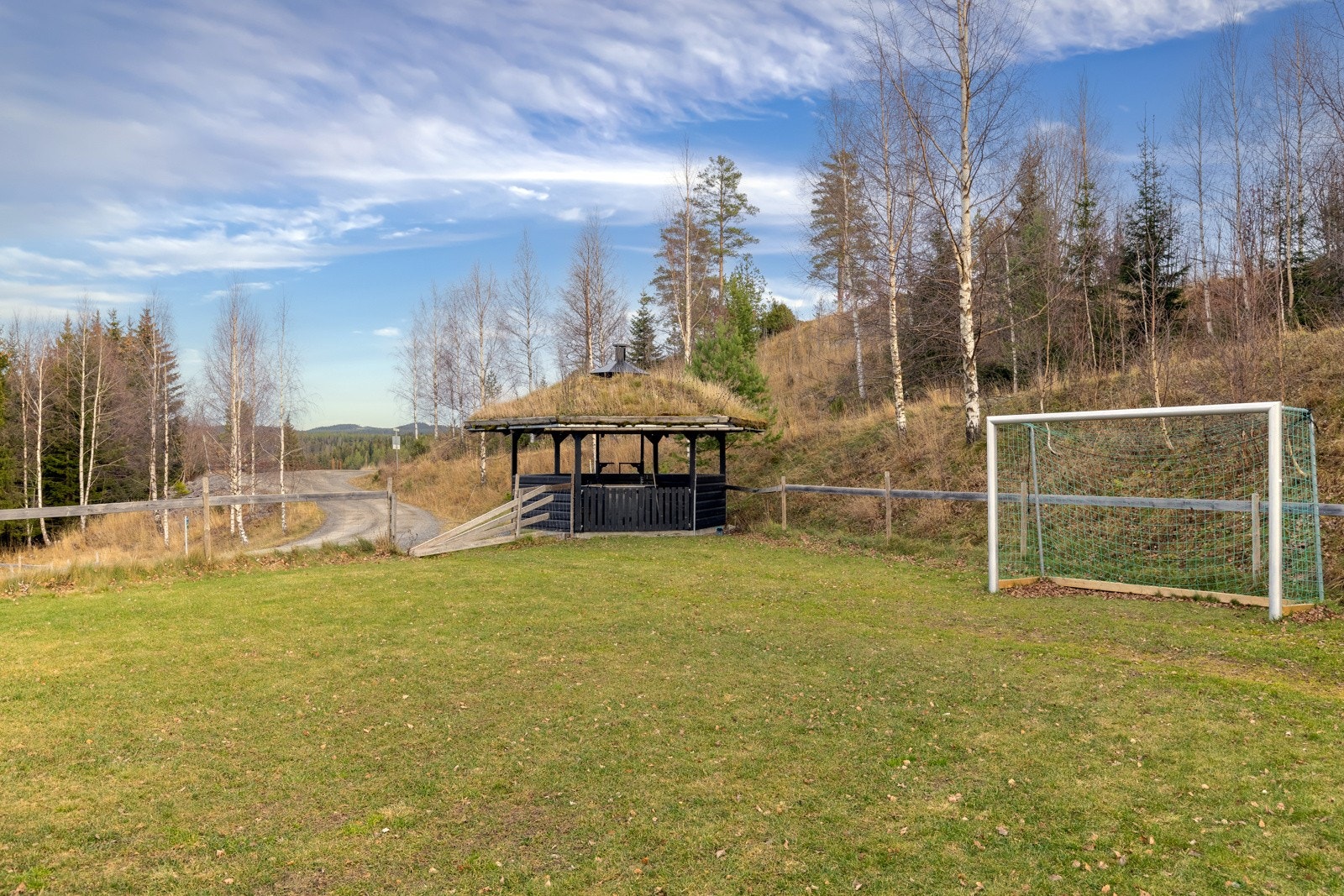 Ftoballbane og grillhytte v/hyttefelt. Galleribilde