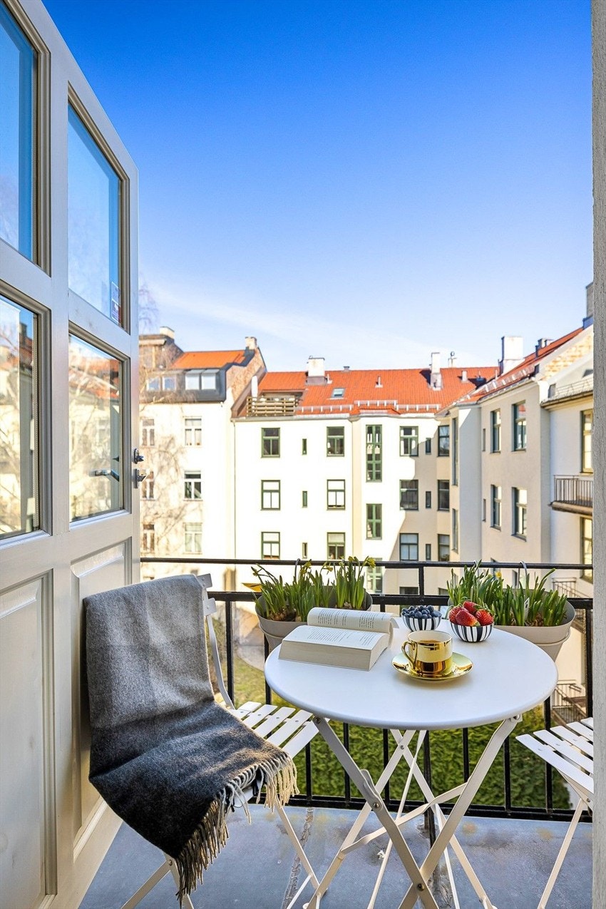 Det er balkong på begge sider av boligen. Galleribilde