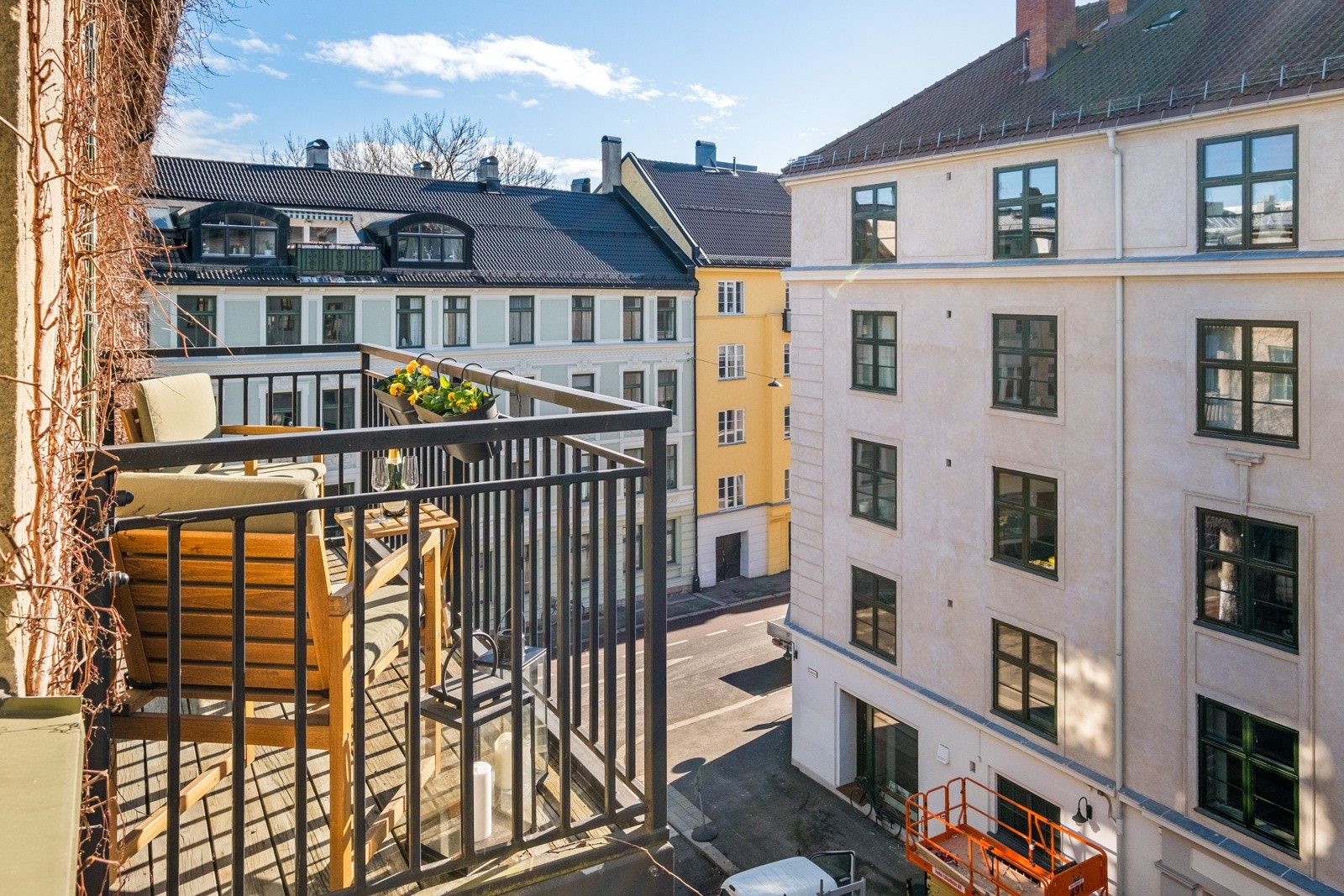 Balkongen legger til retter for hyggelige sommerkvelder. Galleribilde