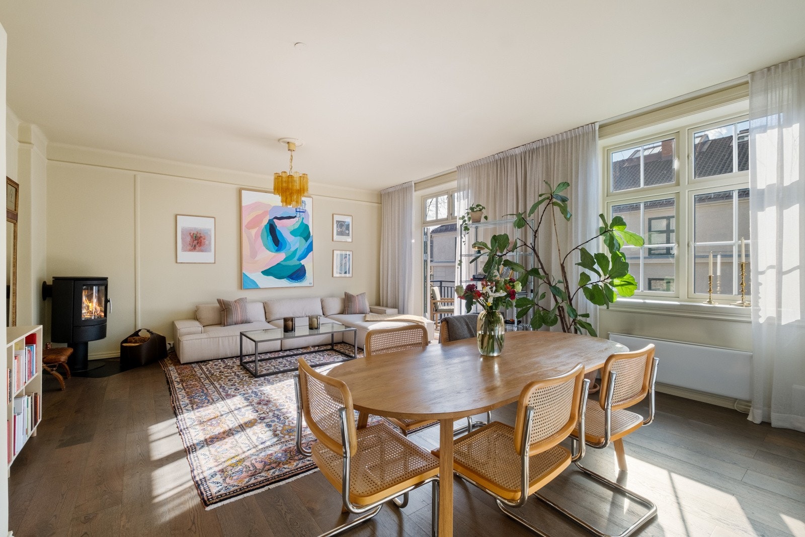 Stuen kan innredes med ulike soner for både egentid og sosialt samvær. Galleribilde