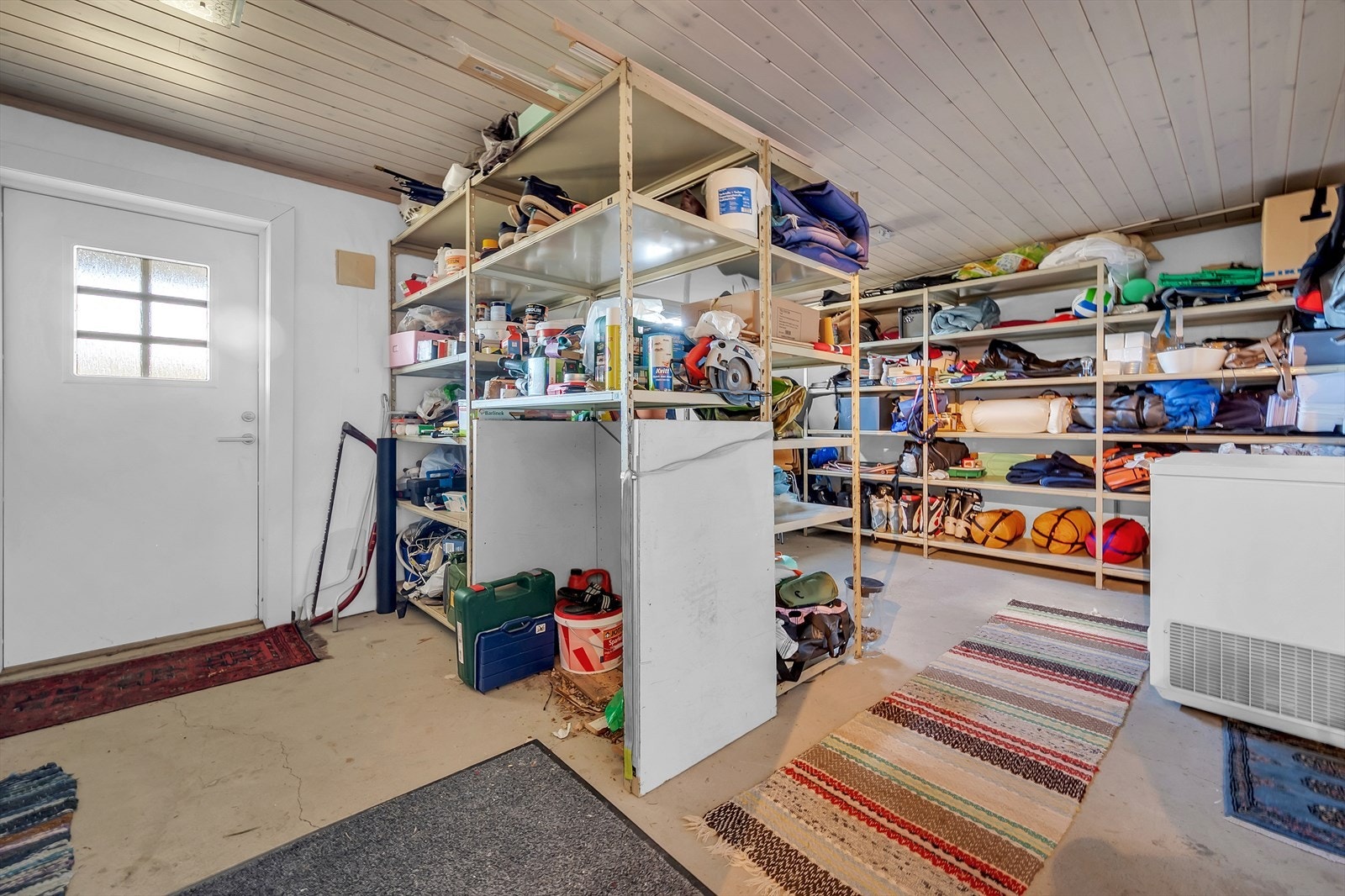 Ideelt for alt fra sesongutstyr til sportsutstyr og diverse oppbevaring. Galleribilde