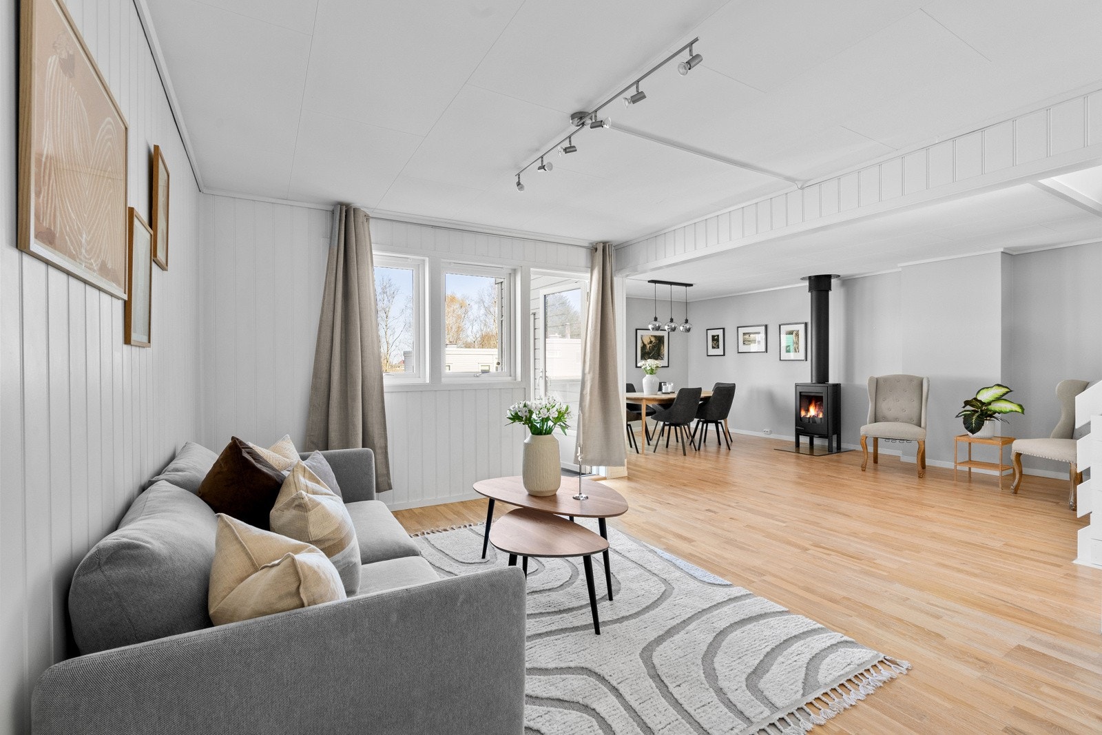 Stuen ligger på et halvplan for seg selv. Galleribilde