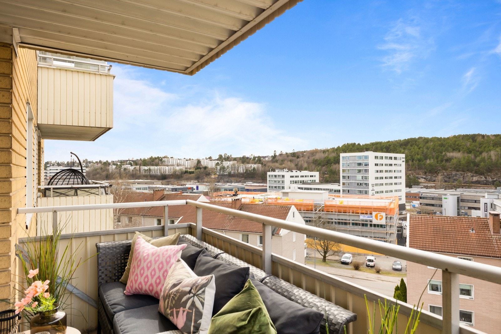 God plass til møblement og grill Galleribilde