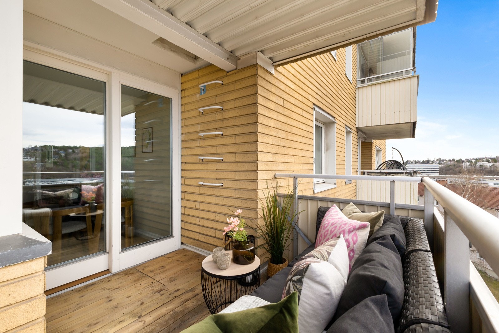 Balkongen er en flott forlengelse av stuen Galleribilde
