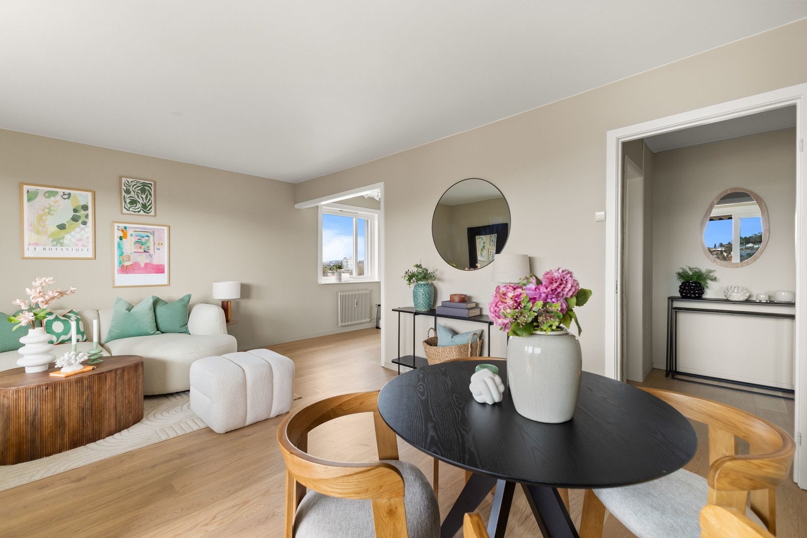 Hjørneleilighet med fine lys- og solforhold Galleribilde