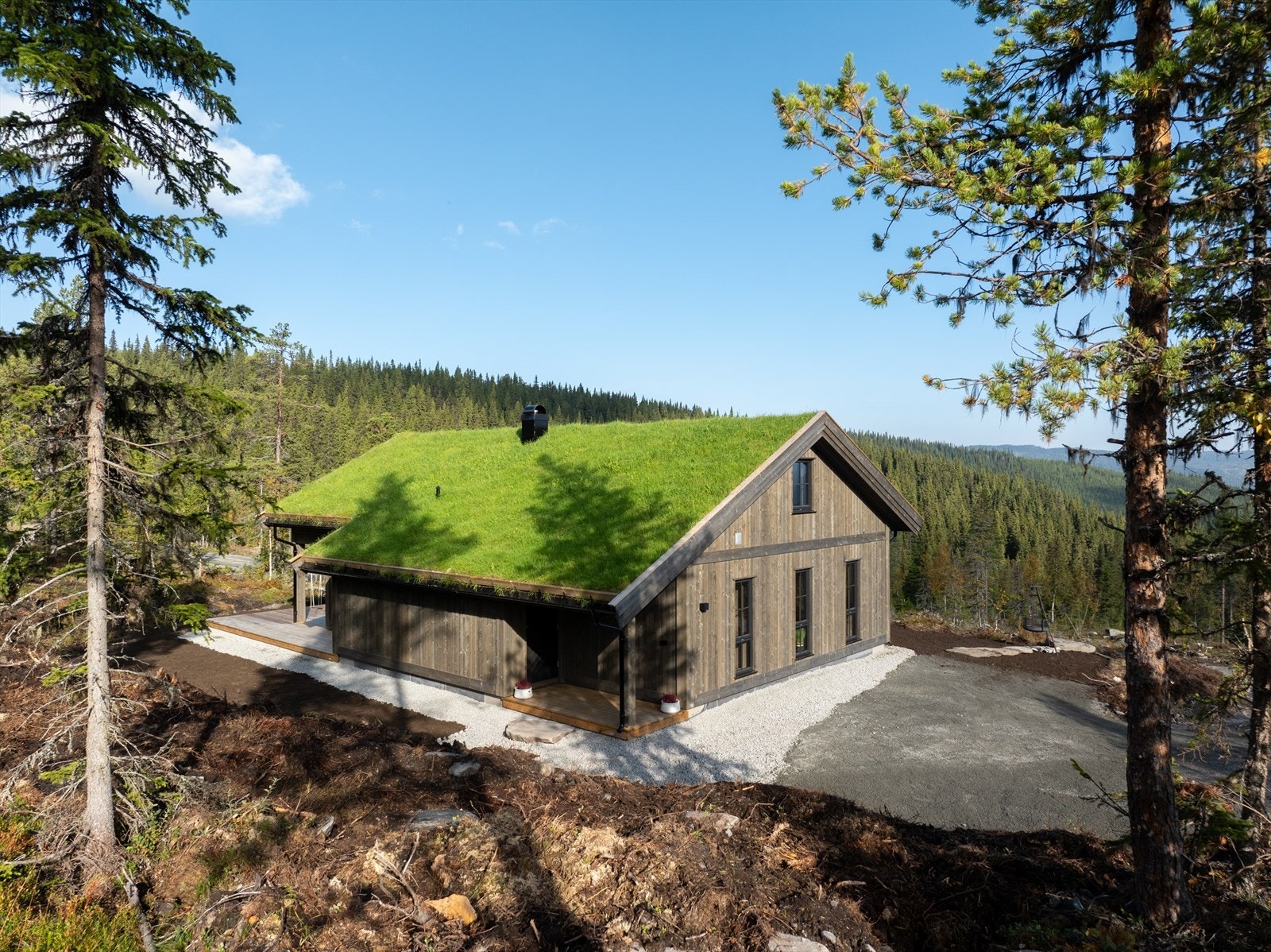 En oppgradert hyttemodell av Skarvheim fra Hallinghytter inneholder alle rom du trenger, med god planløsning, tilpasset familien. Galleribilde