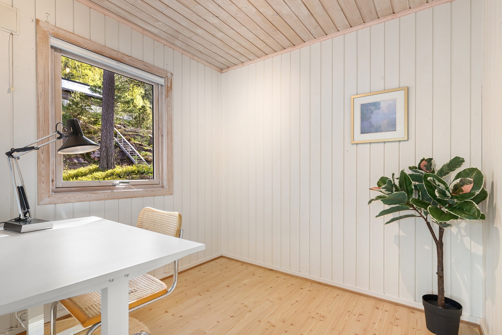 Soverom i dag brukt som hjemmekontor slik at man kan nyte langhelg på hytta Galleribilde