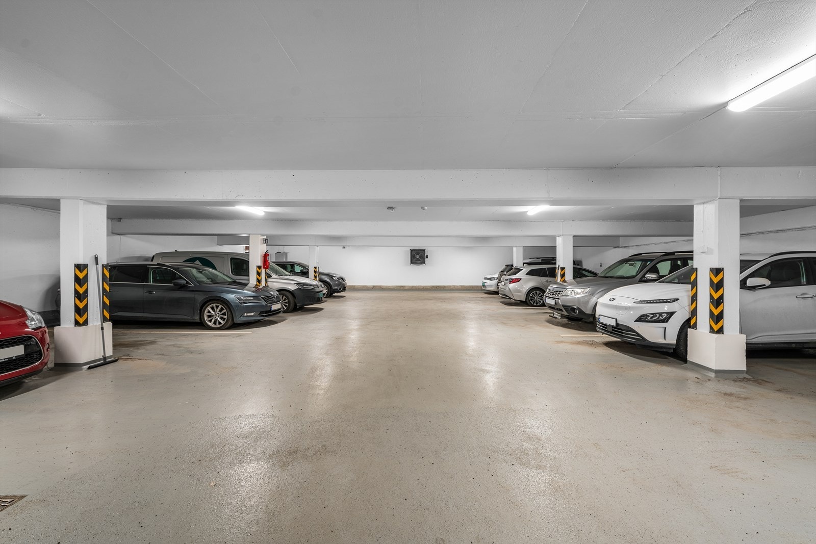 Det disponeres biloppstillingsplass i felles garasje, markert med nr. 56! Galleribilde