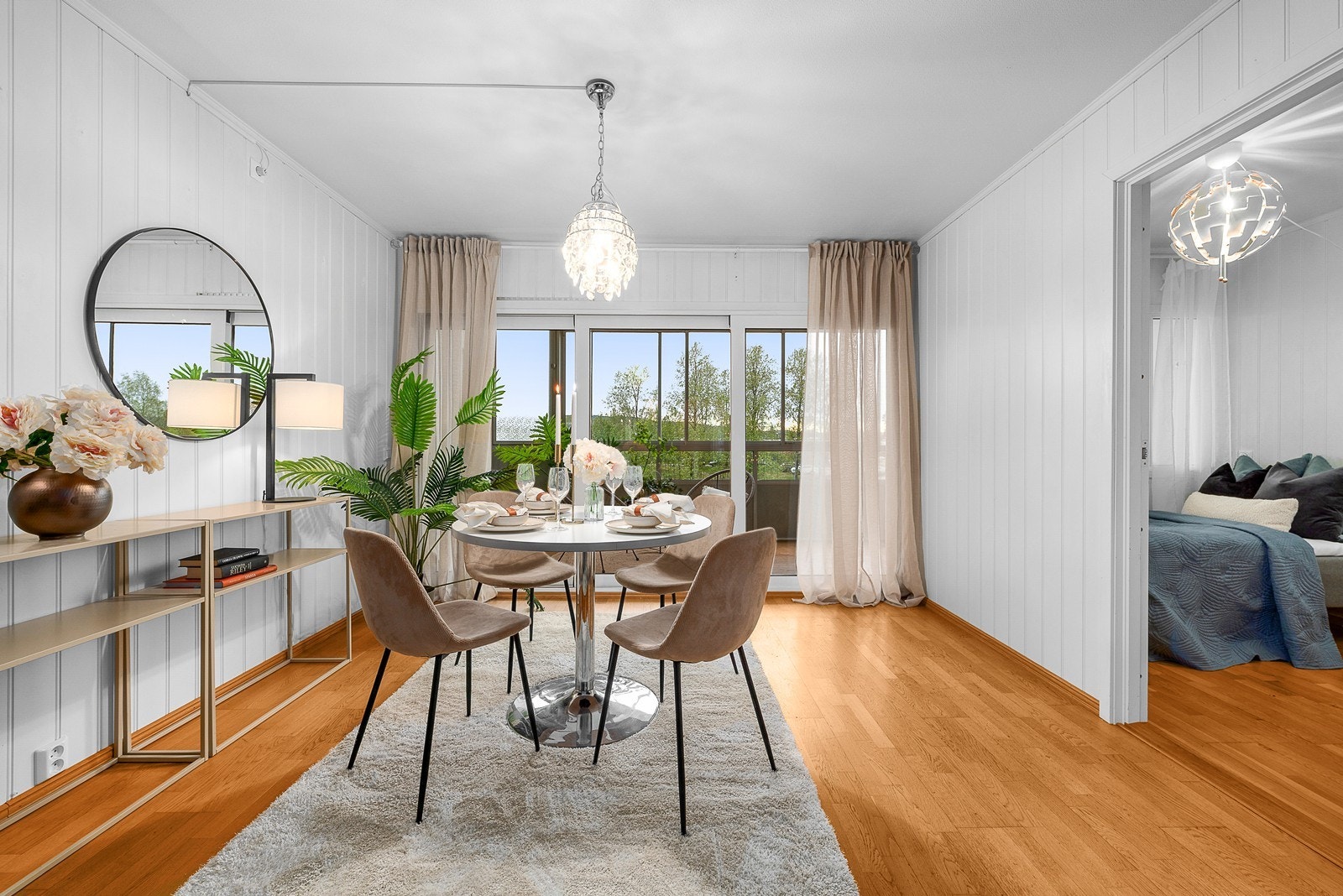 Tiltalende stue med god plass til bl.a spisebord! Galleribilde