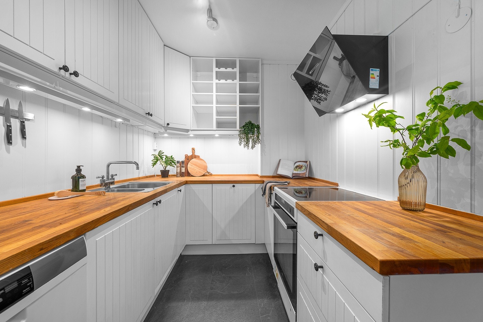 Til kjøkkenet er det adgang fra stuen! Galleribilde