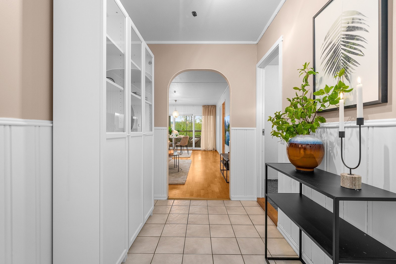 Gang med adgang til vaskerom, toalettrom og stue! Galleribilde