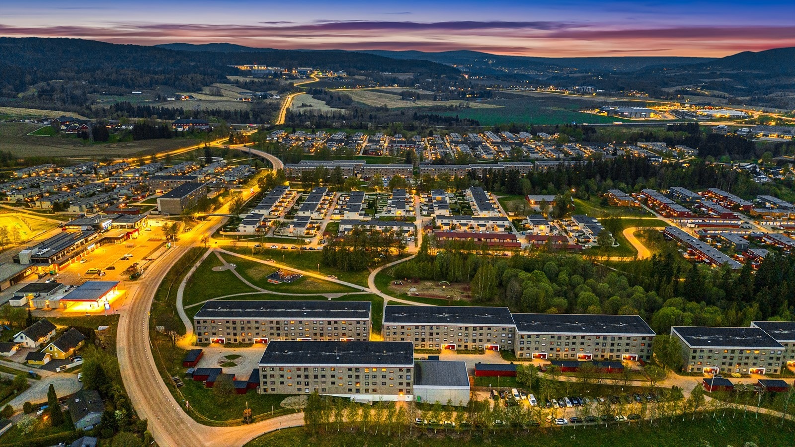Meget familievennlig område med bl.a. flere lekeplasser og store grøntområder! Galleribilde