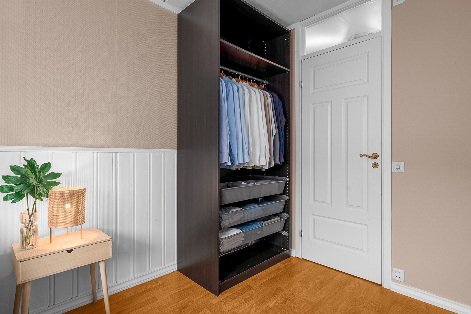 Det medfølger garderobeskap i dette rommet også! Galleribilde