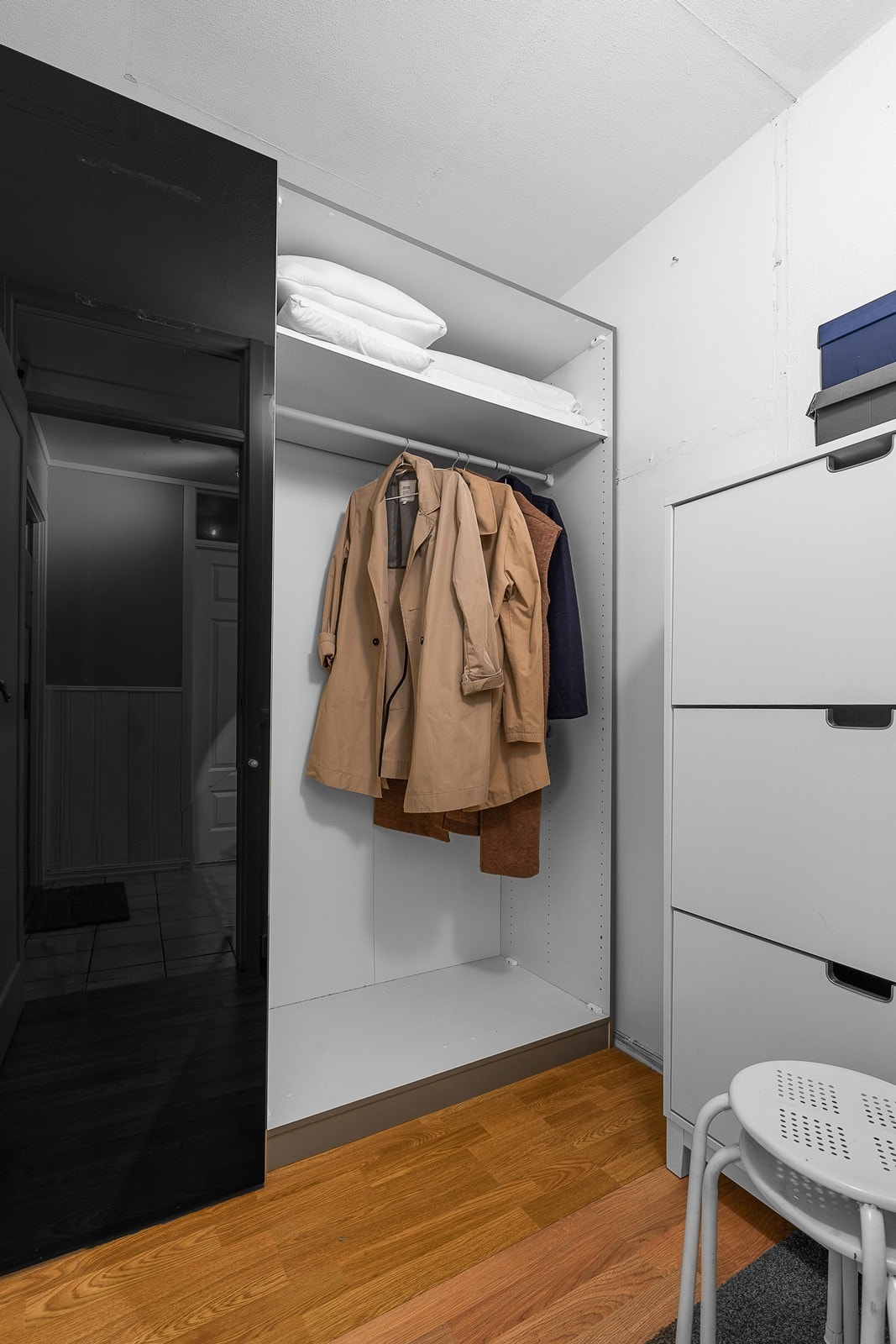 Innvendig bod med adgang fra entre! Galleribilde