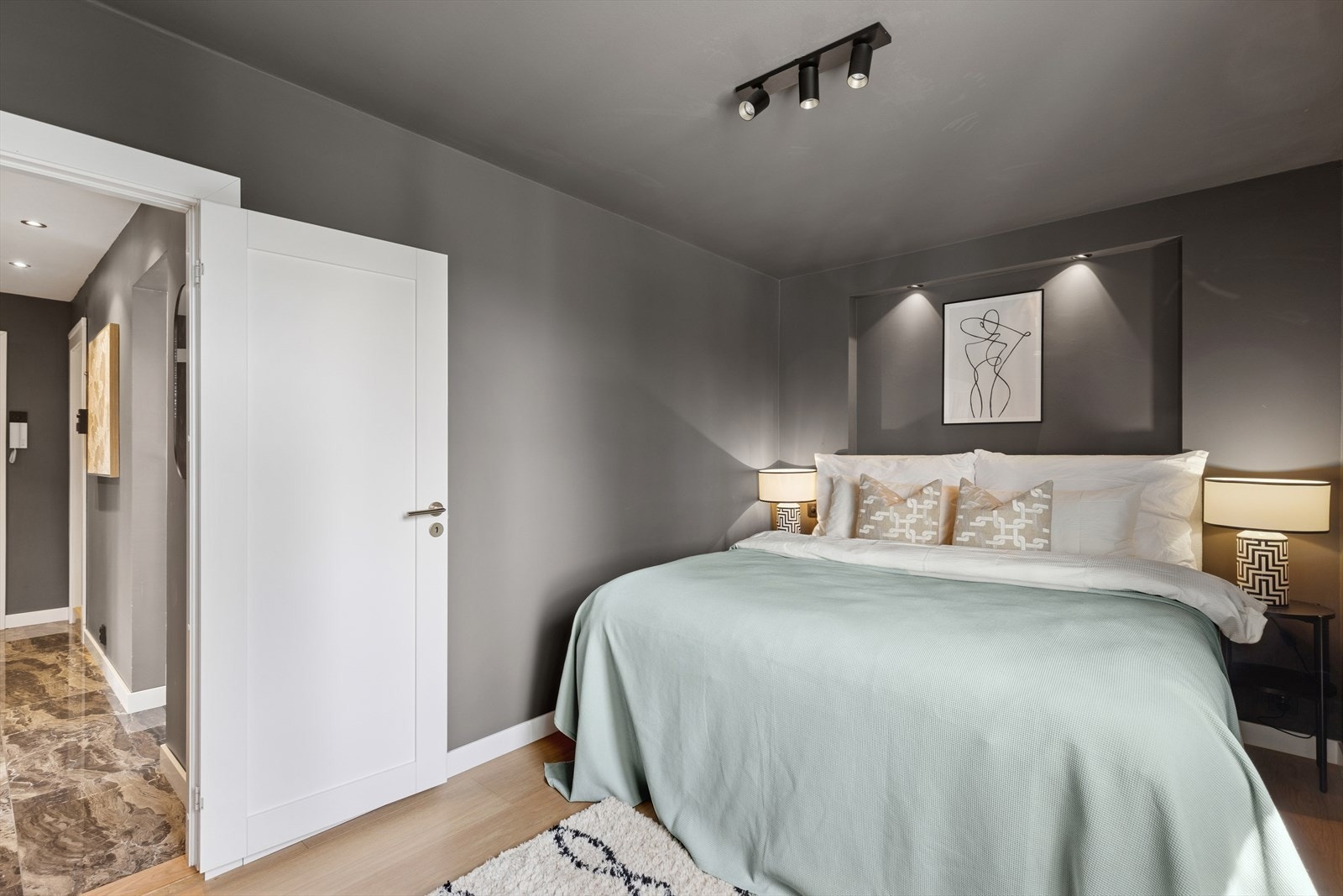 Soverommet er holdt i behagelige farger som sørger for en god natt søvn. Galleribilde