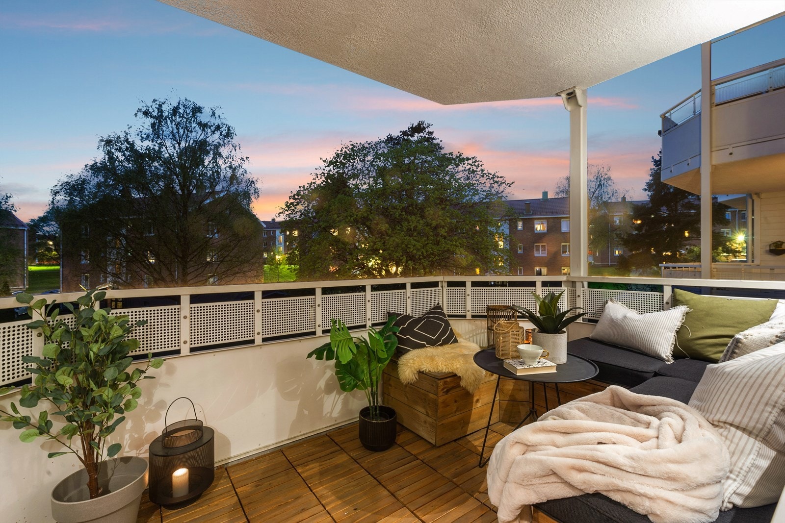 Fin kveldssone med utsyn mot rolige fellesarealer. Galleribilde