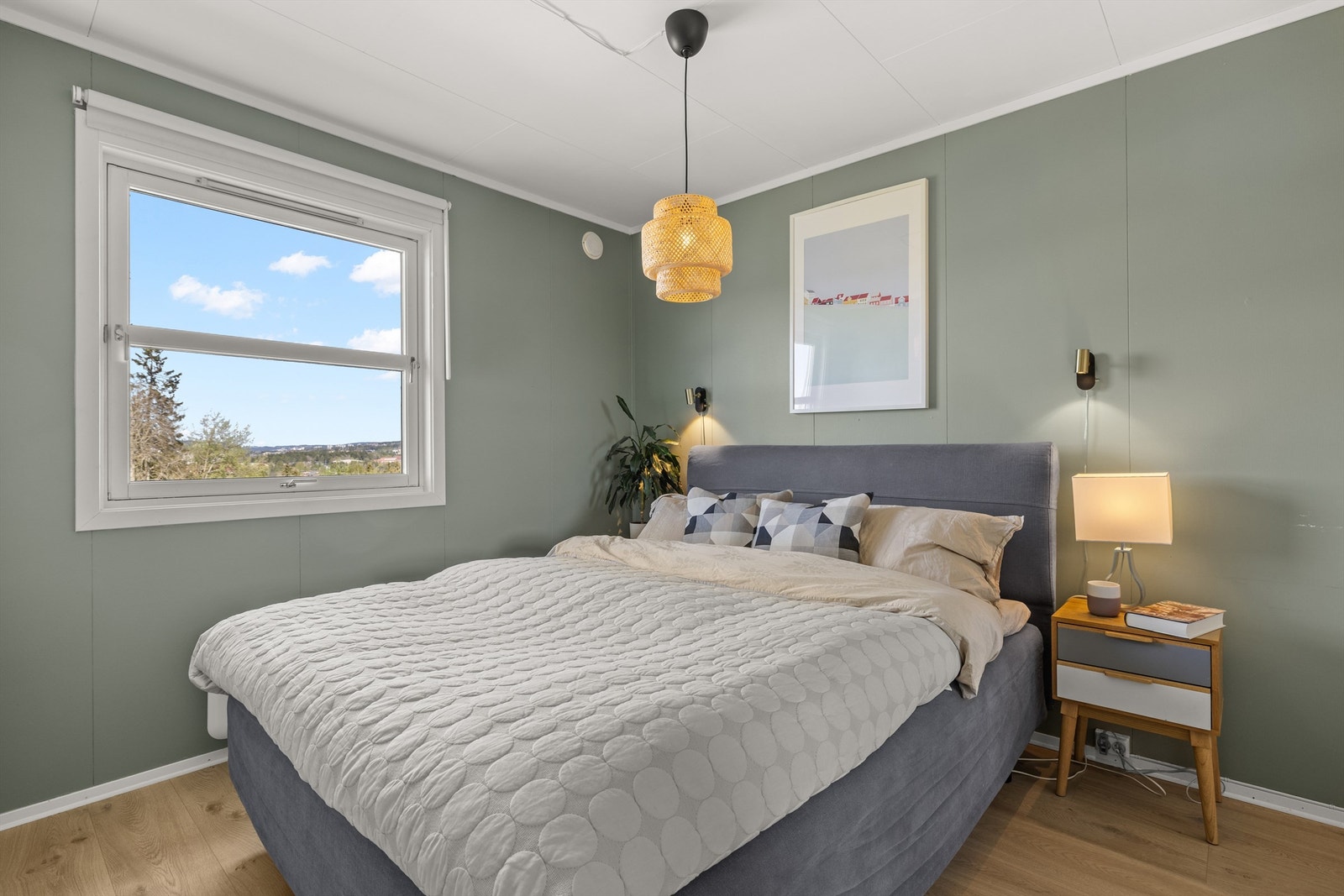 Flott og romslig hovedsoverom. Galleribilde