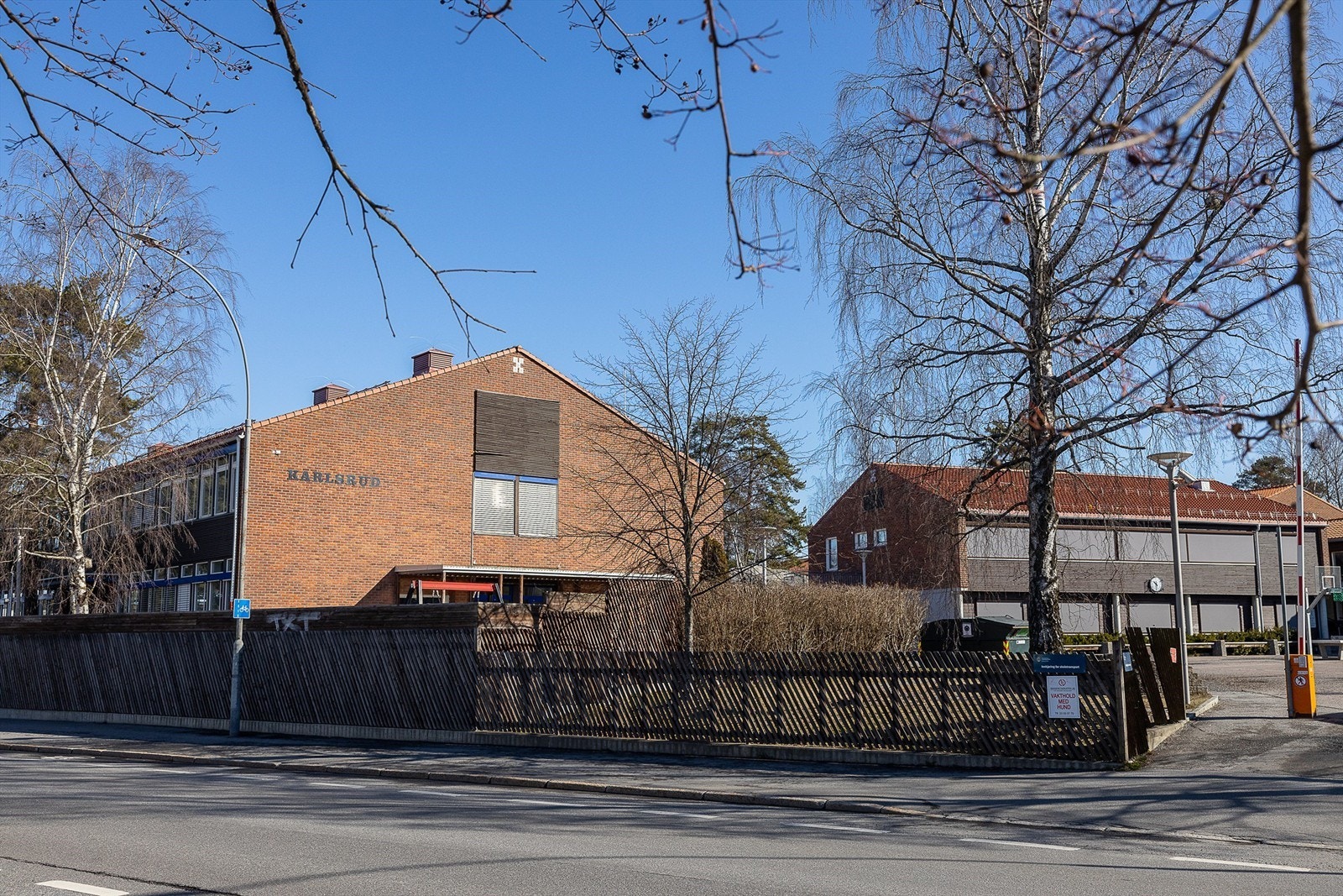 Eiendommen sogner til Karlsrud skole. Galleribilde