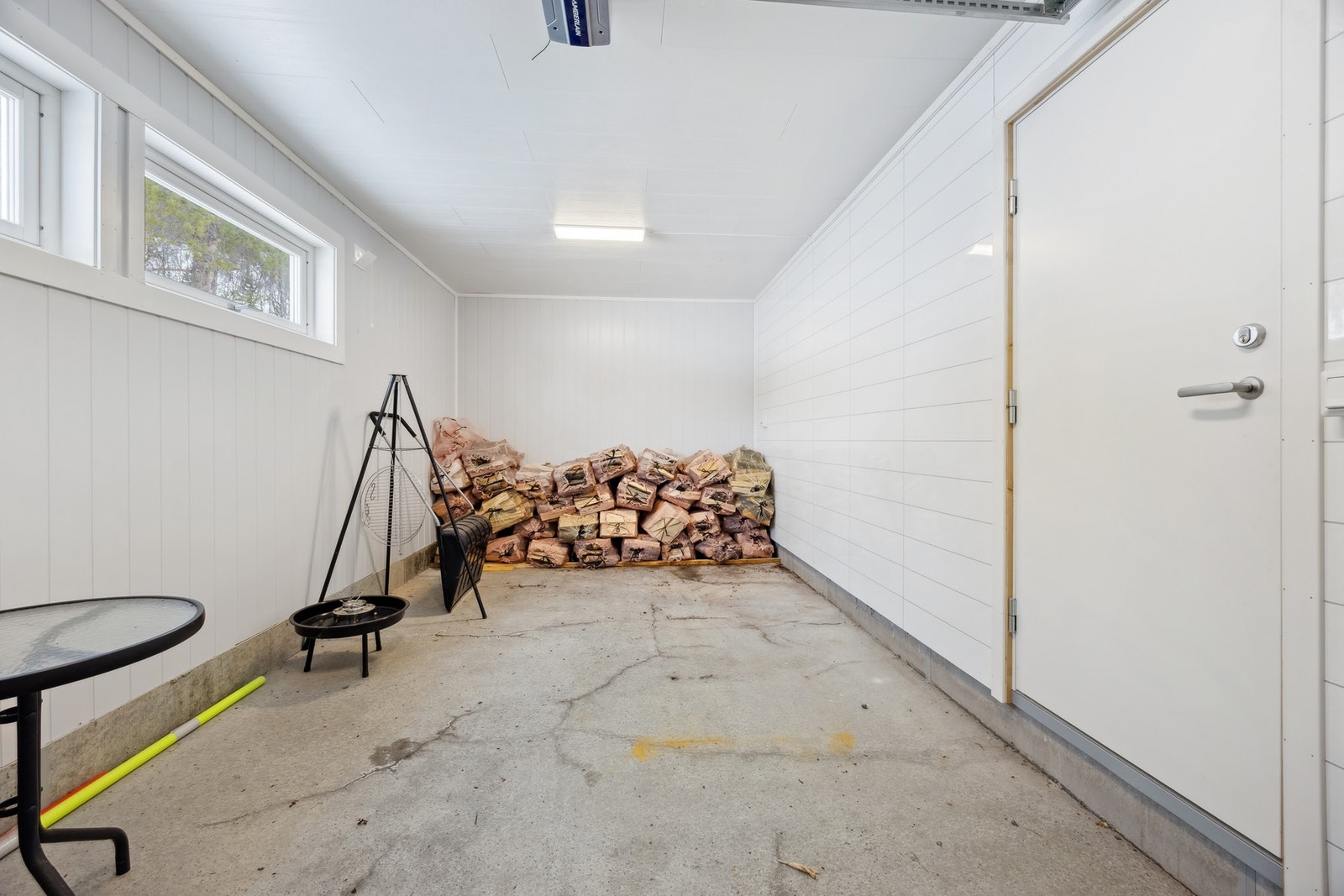 Fra hytta er det direkte adkomst til isolert sportsbod Galleribilde