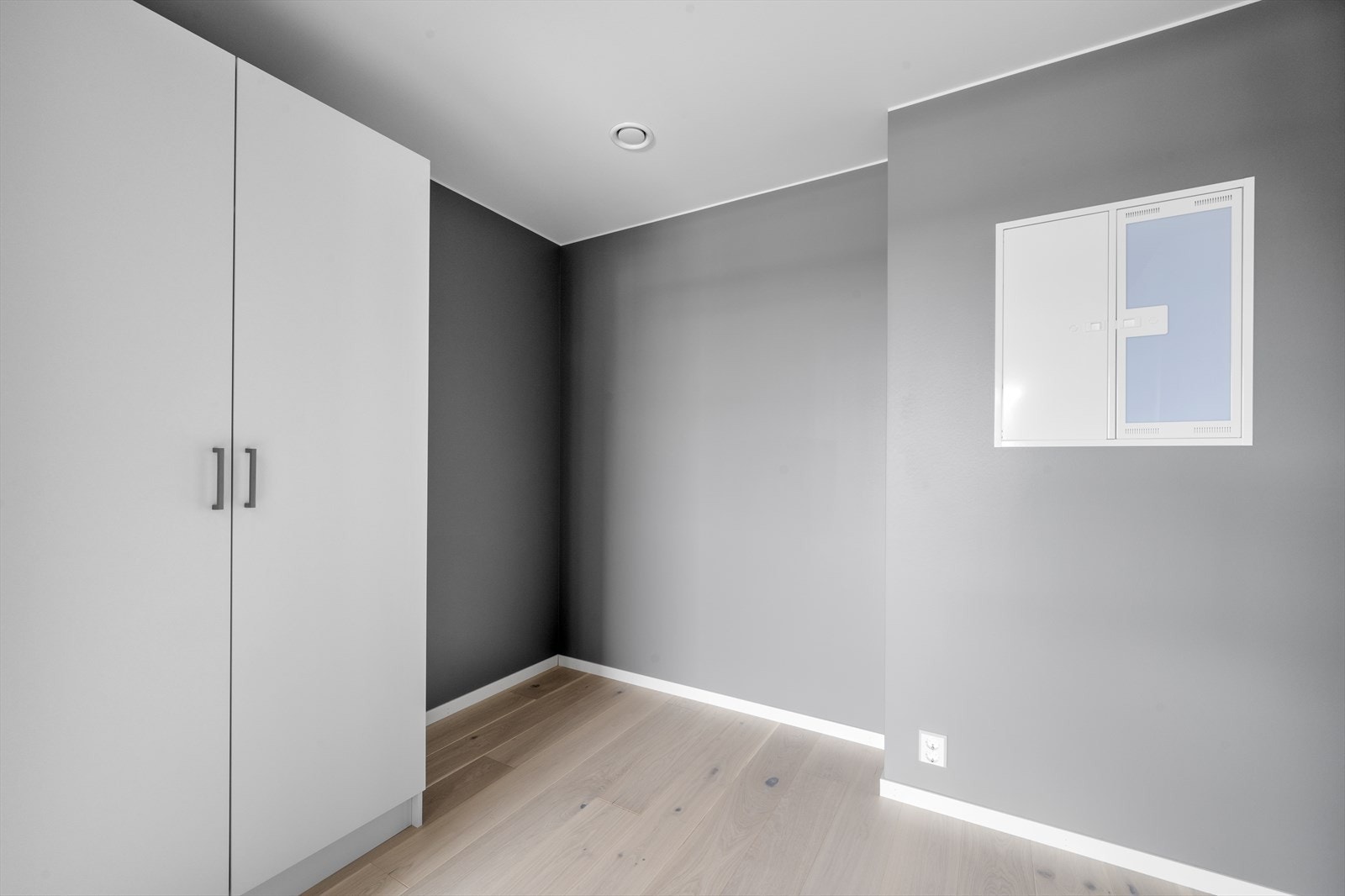 Hovedsoverom med stort omkledningsrom Galleribilde