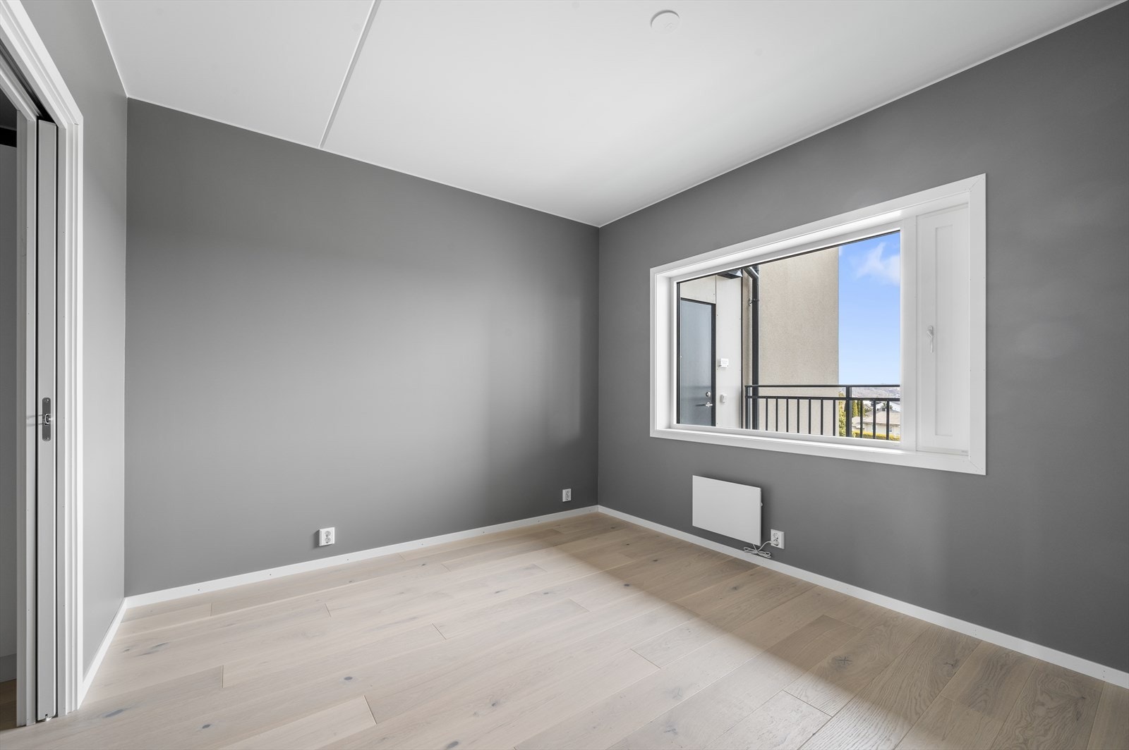 Hovedsoverom med stort omkledningsrom Galleribilde