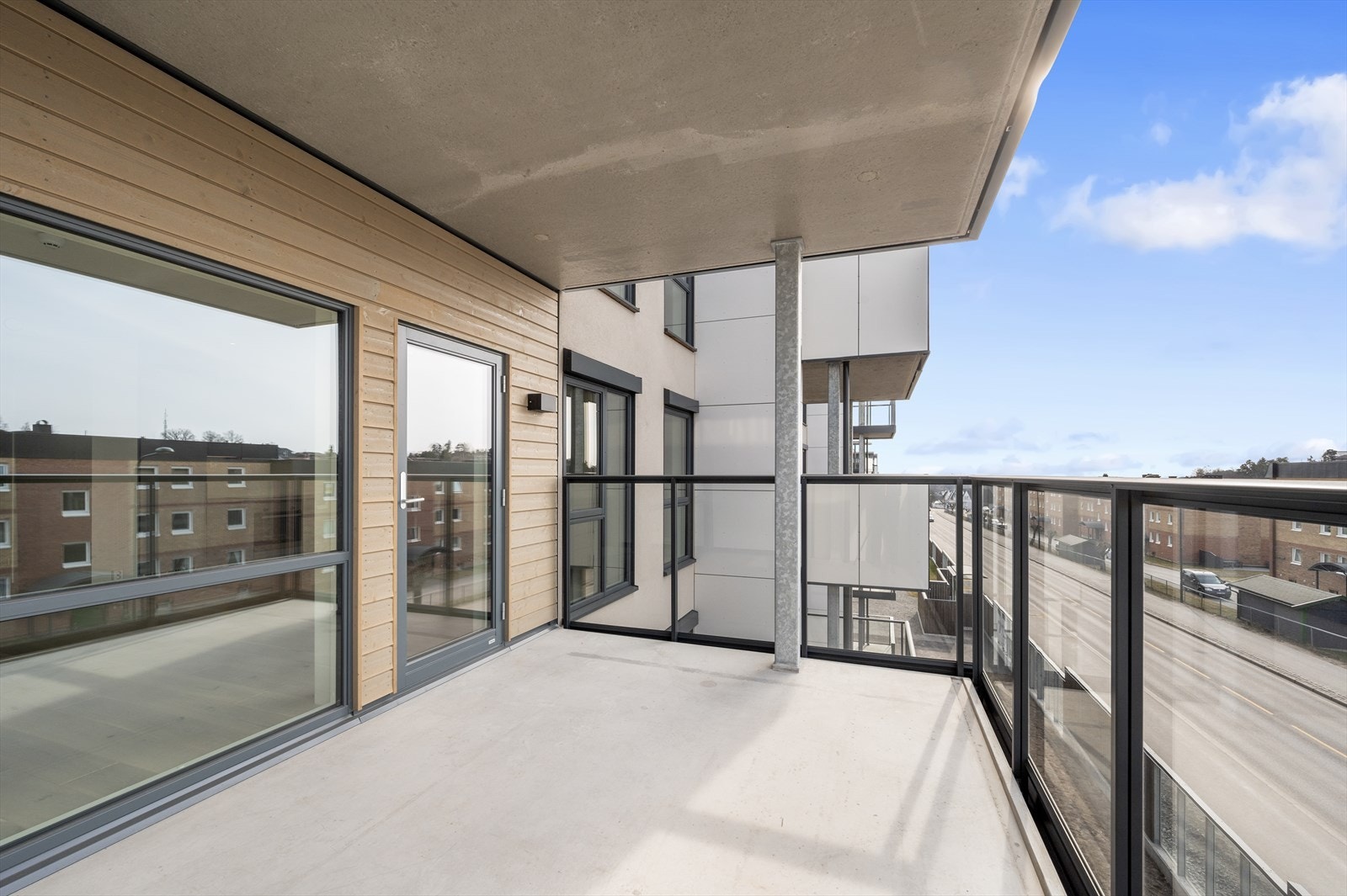 Fin balkong med fint utsyn og gode solforhold Galleribilde