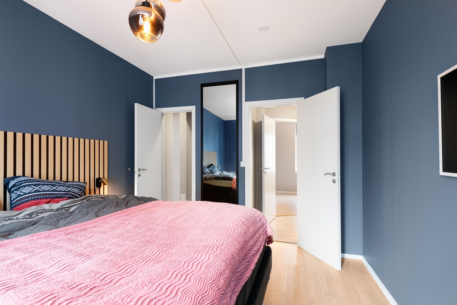 Her får du også walk-in closet Galleribilde