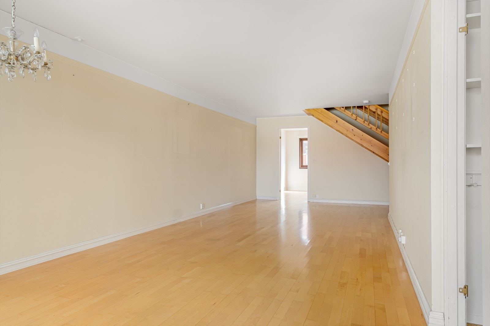 Leiligheten har en arealeffektiv planløsning med separat kjøkken og 2 soverom Galleribilde