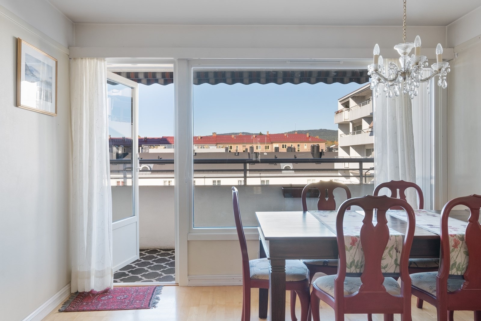 Fra stuen er det videre adkomst til balkongen Galleribilde