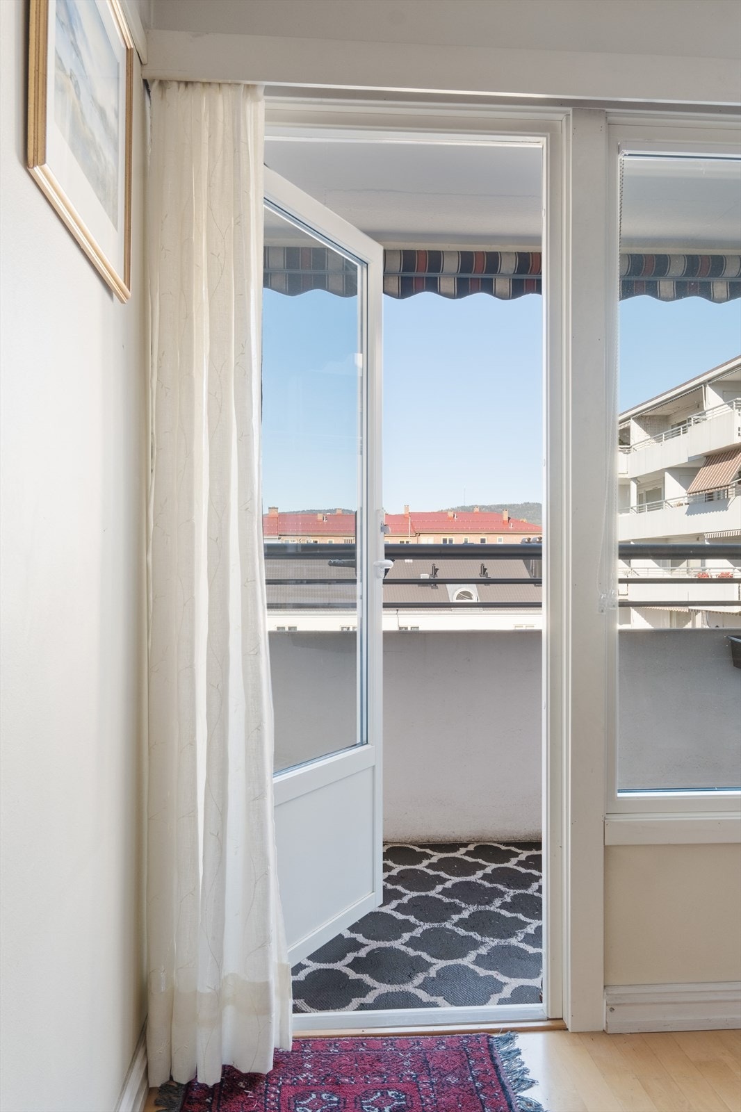 Fra stuen er det videre adkomst til balkongen Galleribilde