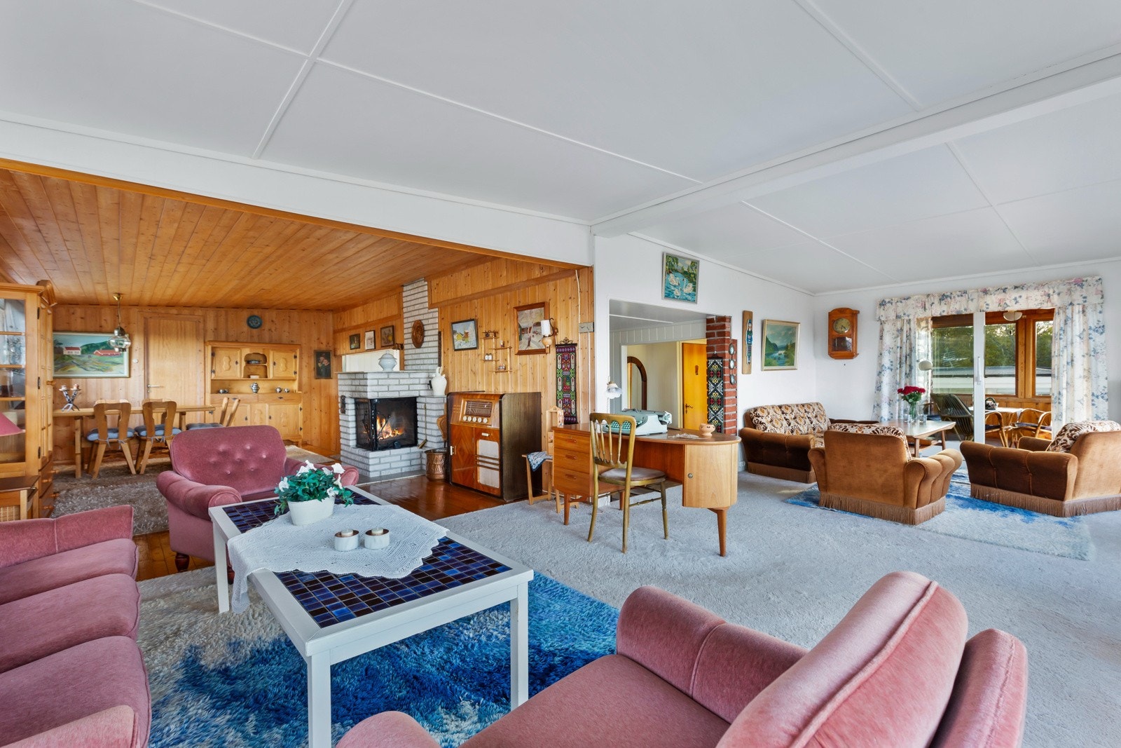 Stor og romslig stue med god plass til møblering. Galleribilde