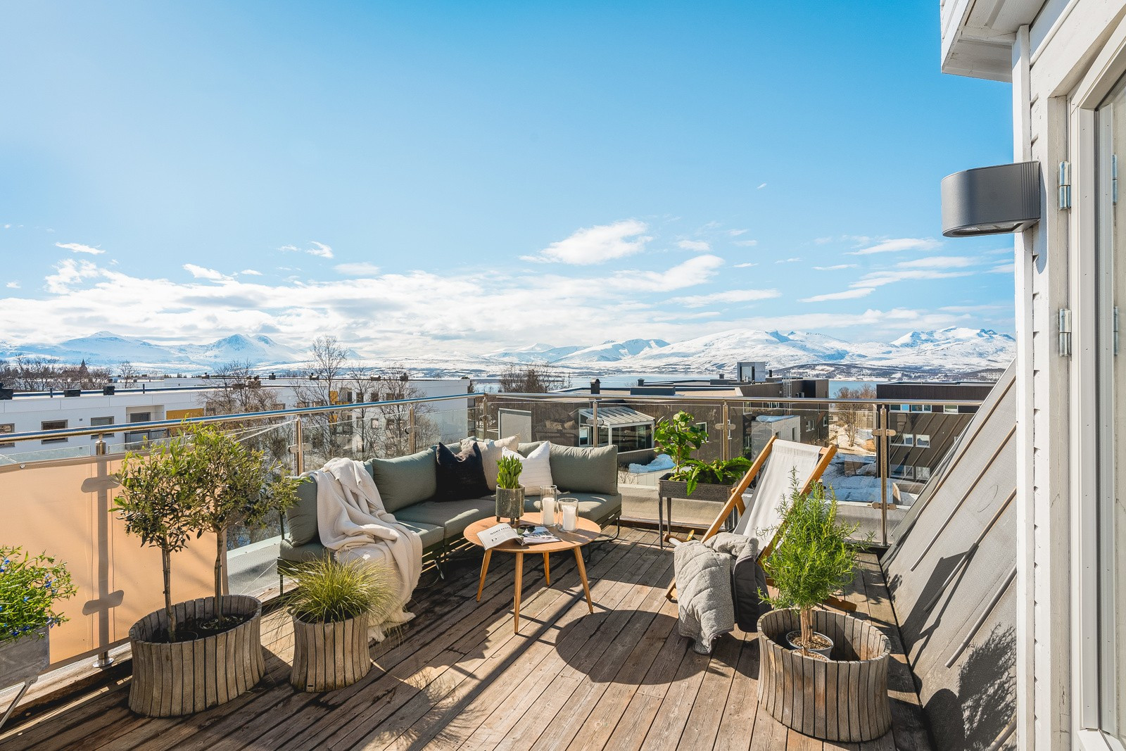 Fantastisk sørvendt takterrasse med 300 graders utsikt!