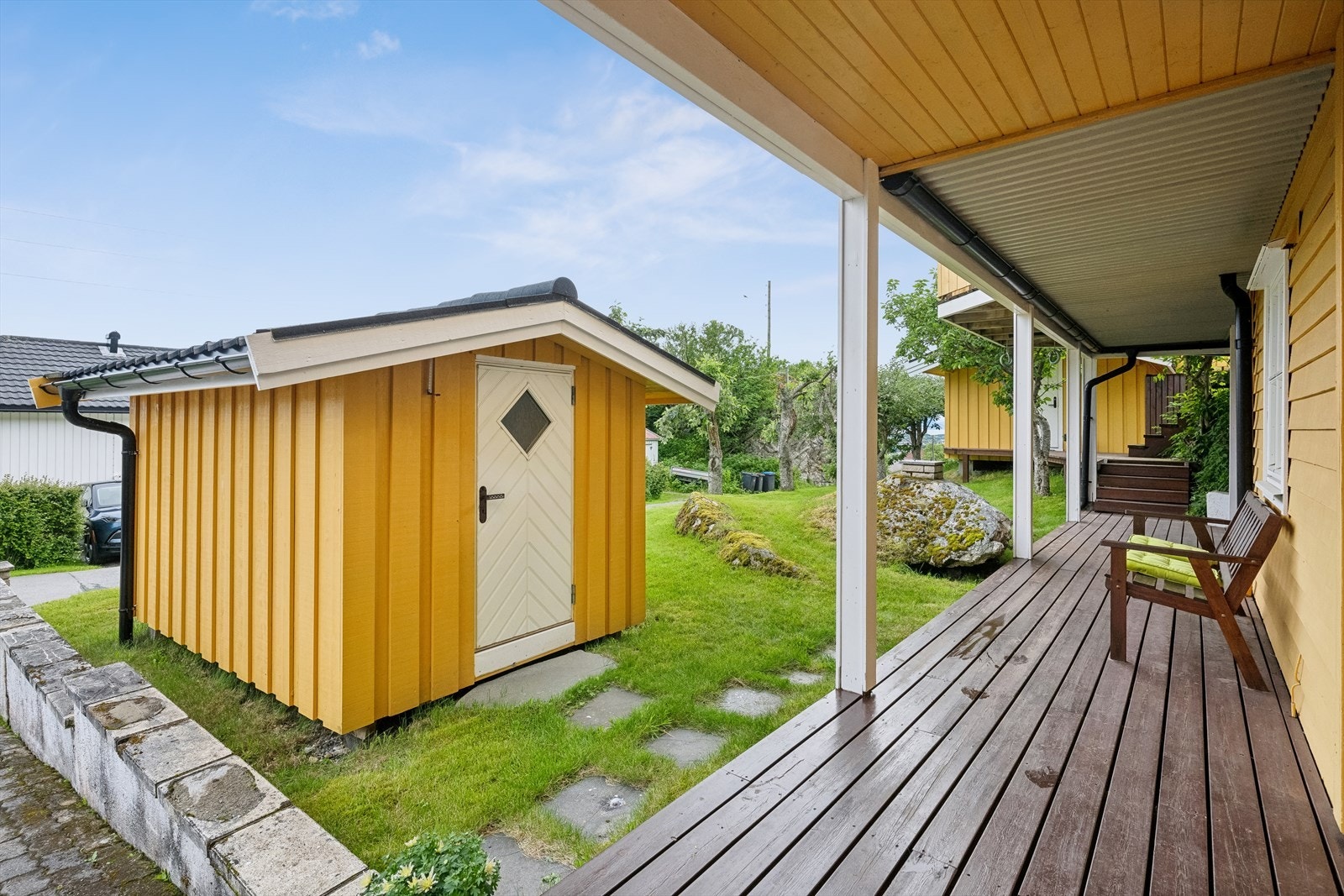 På bakkeplan er det etablert markterrasse som direkte adkomst ned til hagen Galleribilde