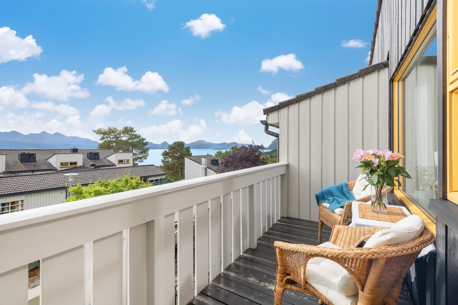 Verandaen har lite støy og fin utsikt. Galleribilde