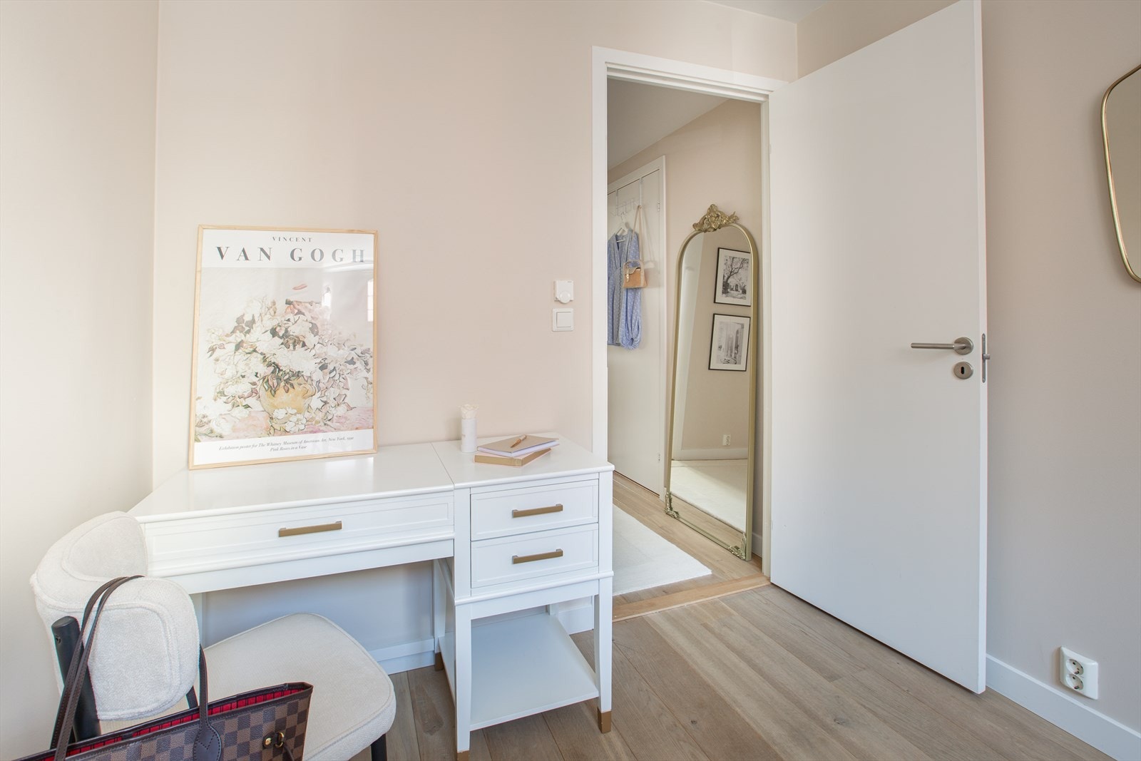 Soverom 1 passer også utmerket til gjesterom, barnerom eller kontor. Galleribilde