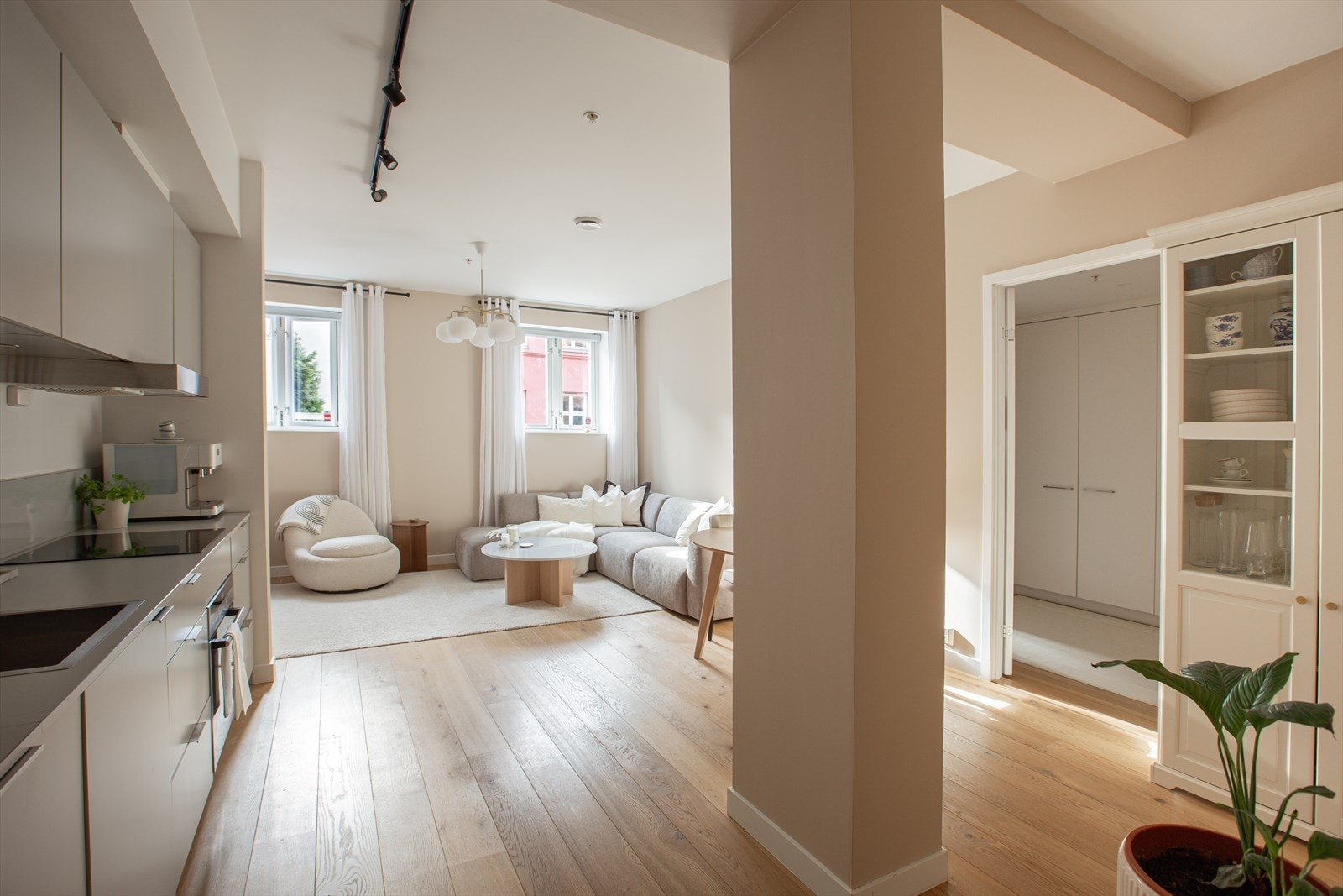 Det er vannbåren gulvvarme i alle rom bortsett fra bod, og dette er inkludert i felleskostnadene. Galleribilde