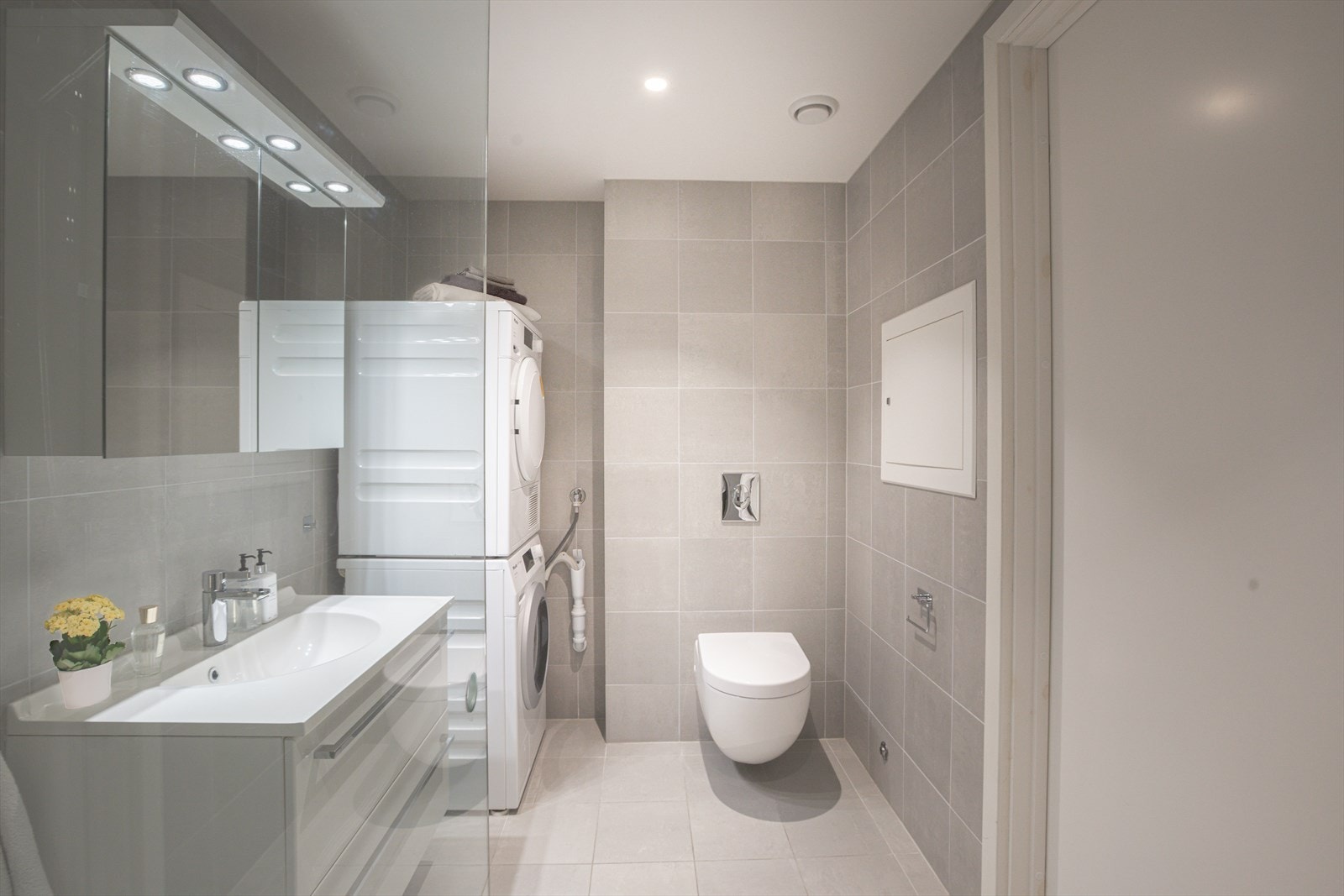 Her er det god plass til både vaskemaskin og tørketrommel. Galleribilde