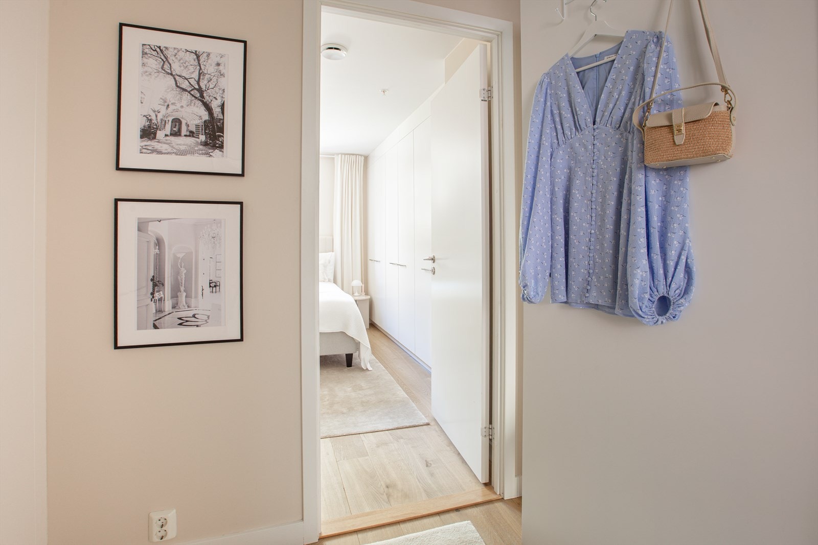 Mellomgangen er også av god størrelse, og brukes idag som et omkledningsrom. Galleribilde