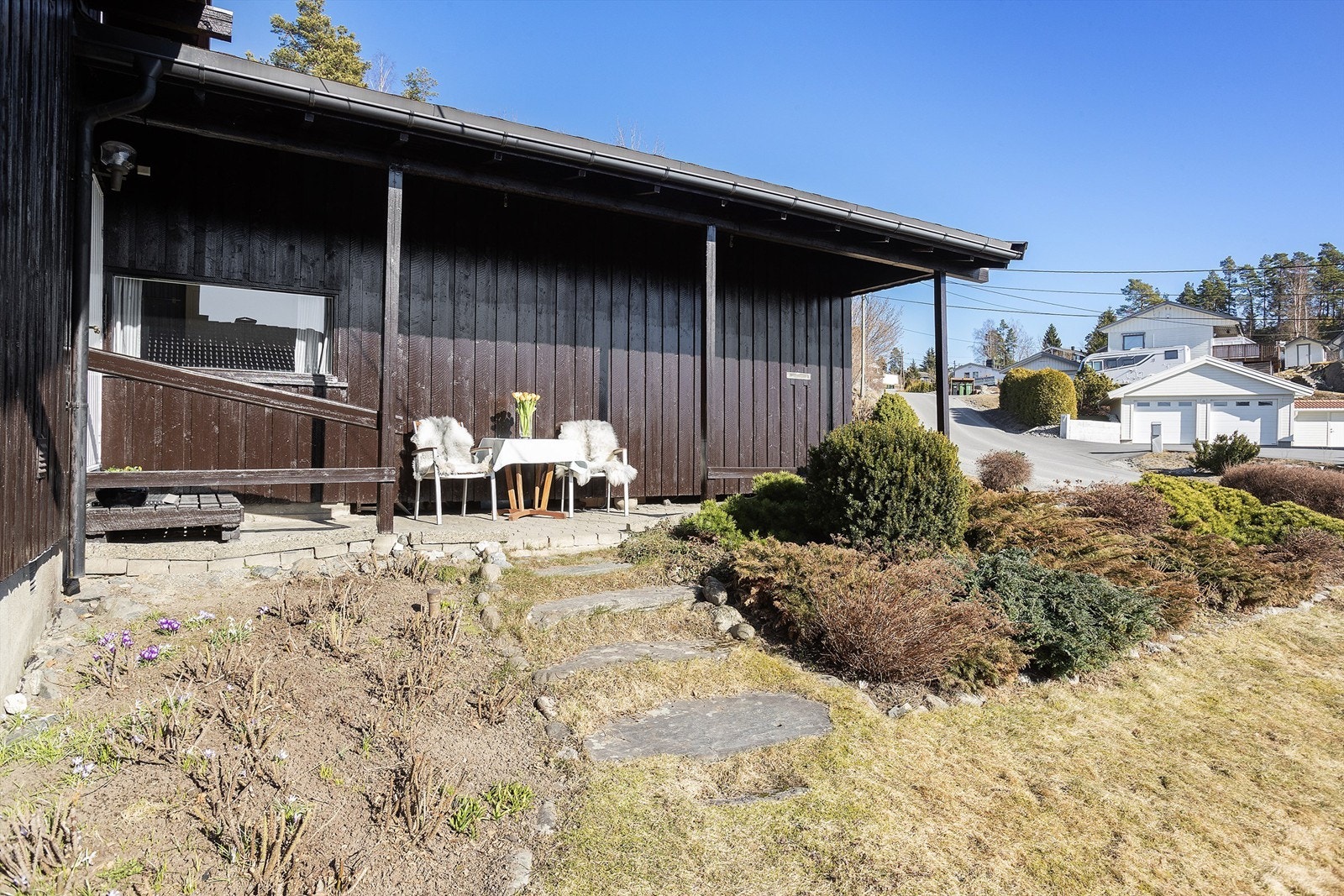 Sørveggene på huset ble malt i 2024 Galleribilde