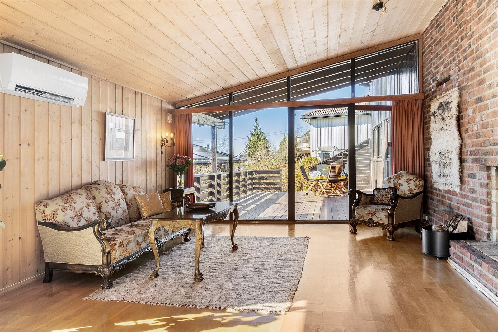 Arkitekttegnet enebolig med alt på én flate Galleribilde