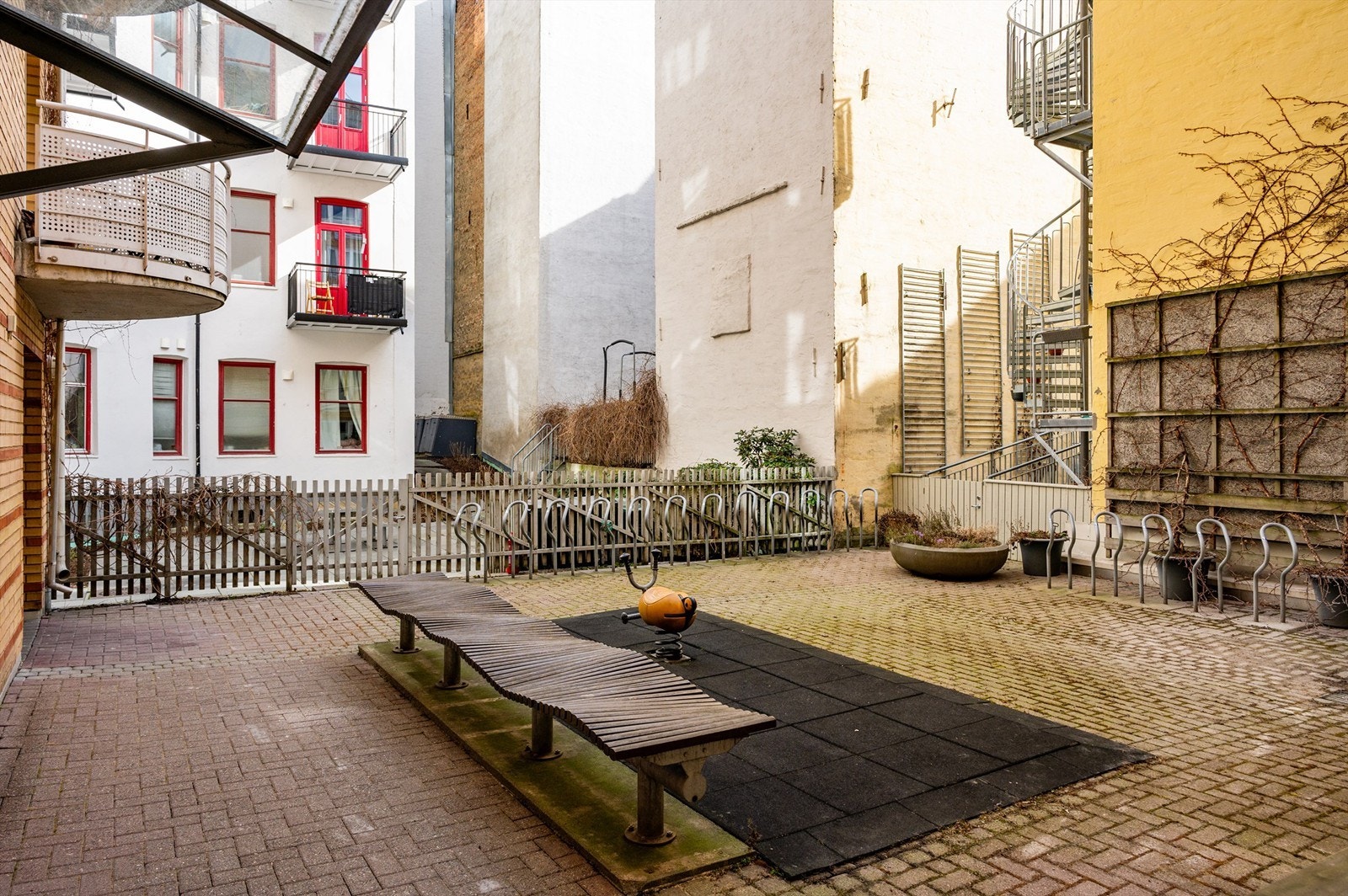 Bakgård Galleribilde