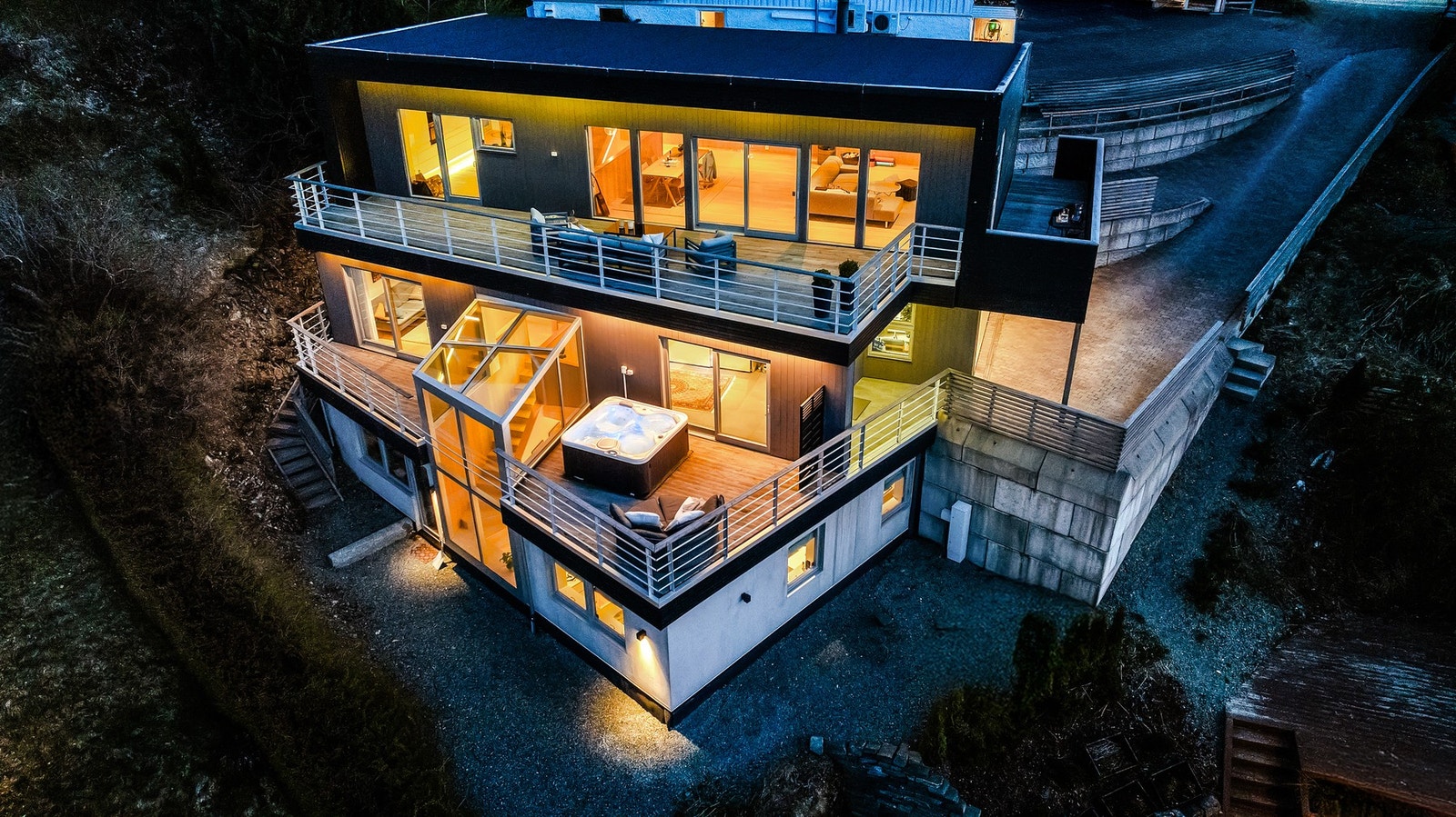 En eksklusiv funkisvilla med utsiktstomt i Steinberget. Galleribilde