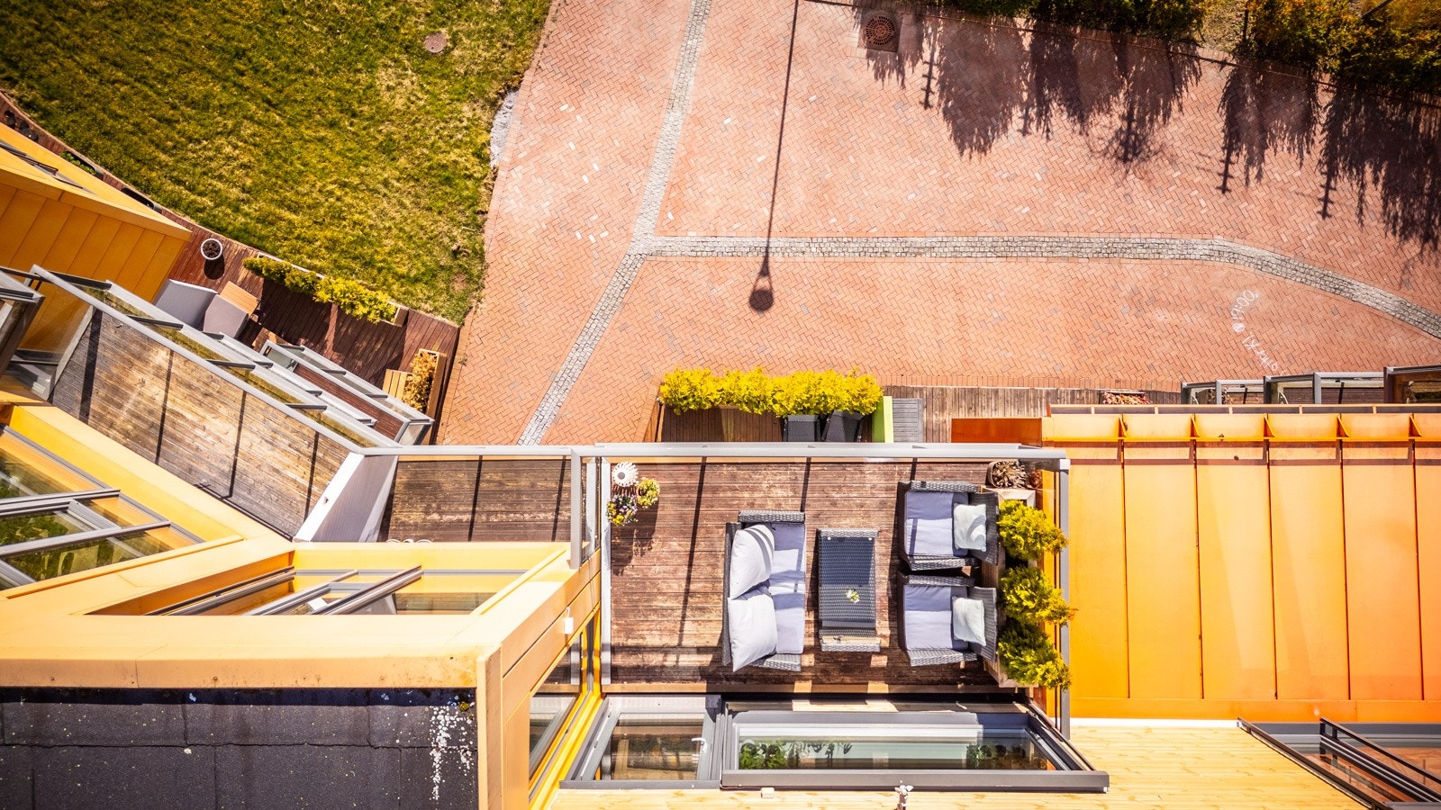 Oversiktsbilde av den solrike balkongen Galleribilde