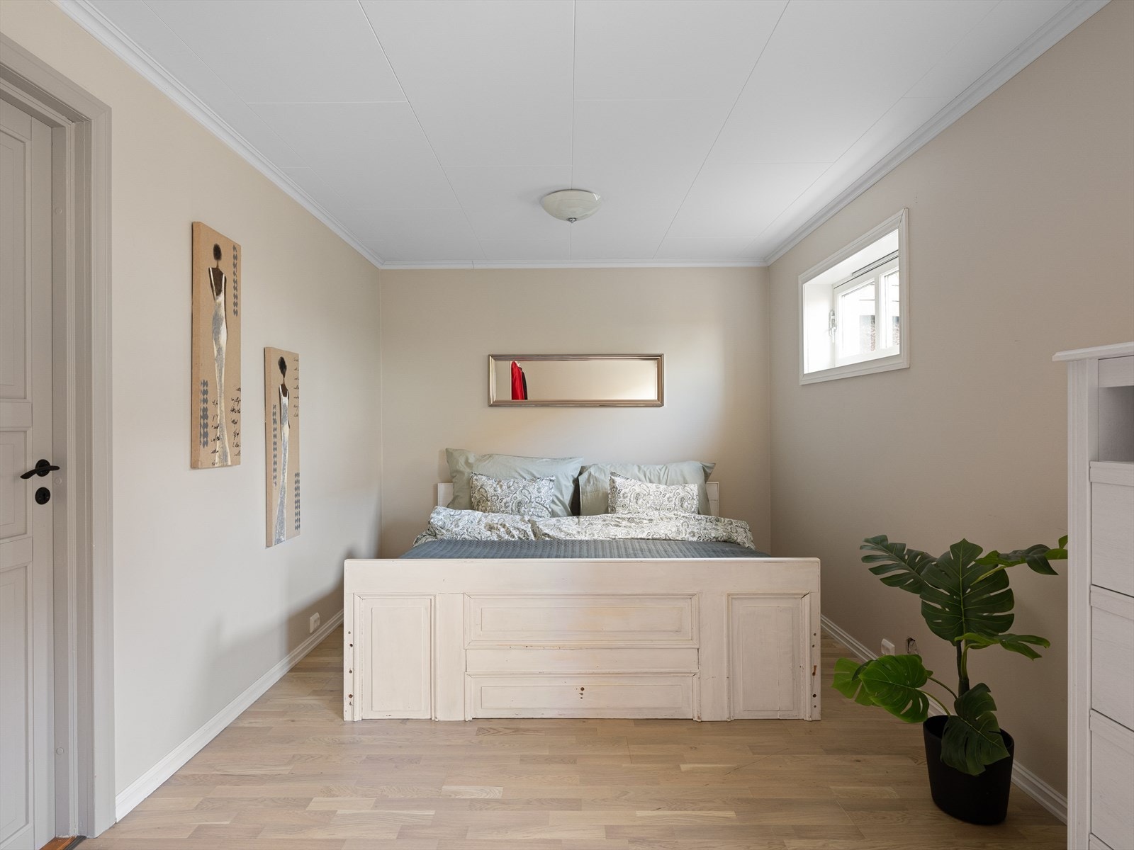 1 av 5/6 soverom - alt etter behov. Potensiell tv-stue om du vil også. Genialt for ungdom som skal ha gaming og venner på besøk. Galleribilde