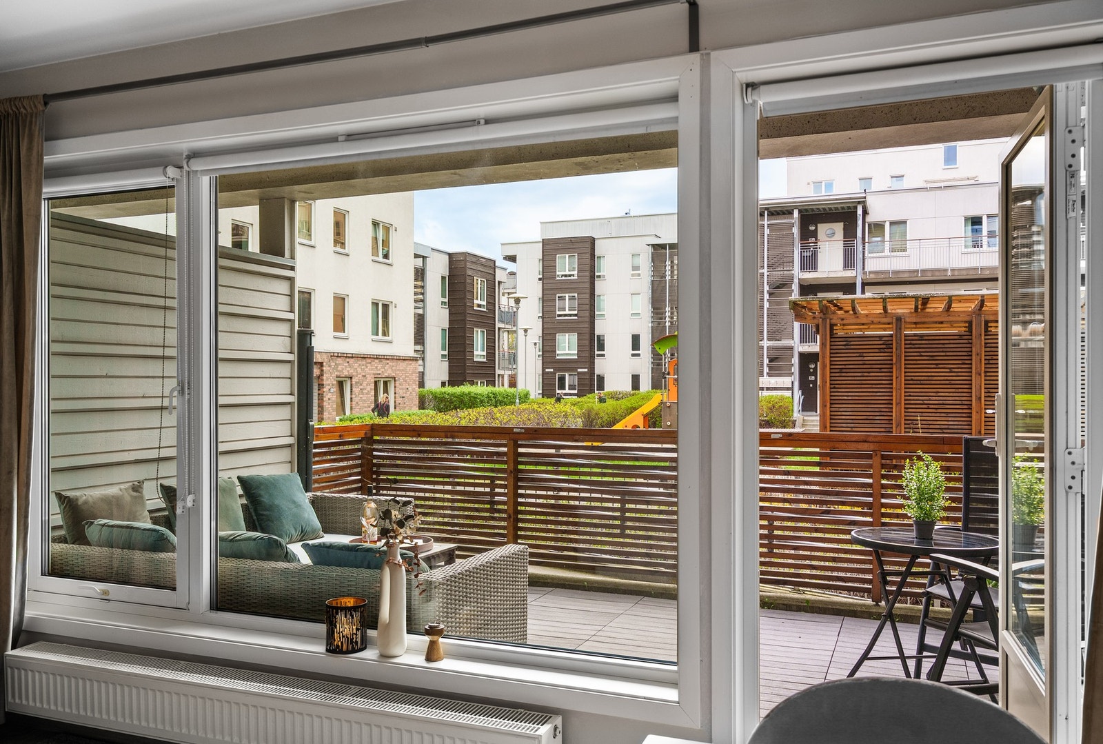 Uteplassen er en fantastisk forlengelse av leiligheten på sommerhalvåret. Galleribilde