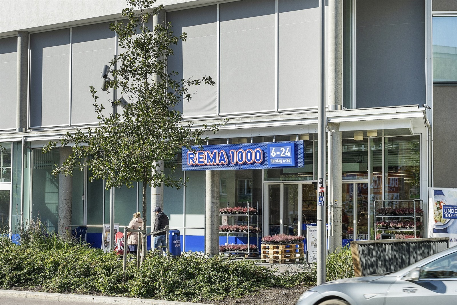 Det er også gangvstand til Rema 1000 i Gladengveien, med et stort utvalg. Galleribilde